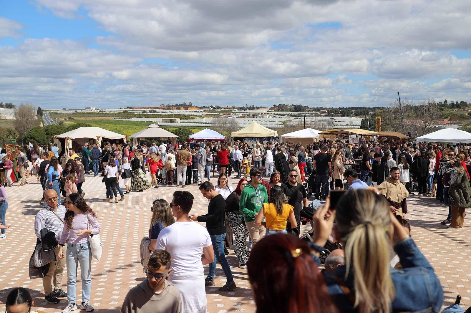 Imágenes del gran ambiente en la Feria Medieval de Palos de la Frontera, Huelva