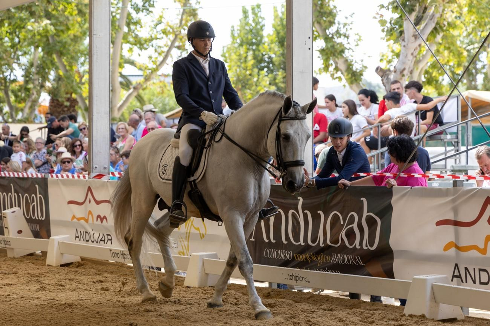 Anducab rinde homenaje a la unidad de caballería de la Policía Nacional