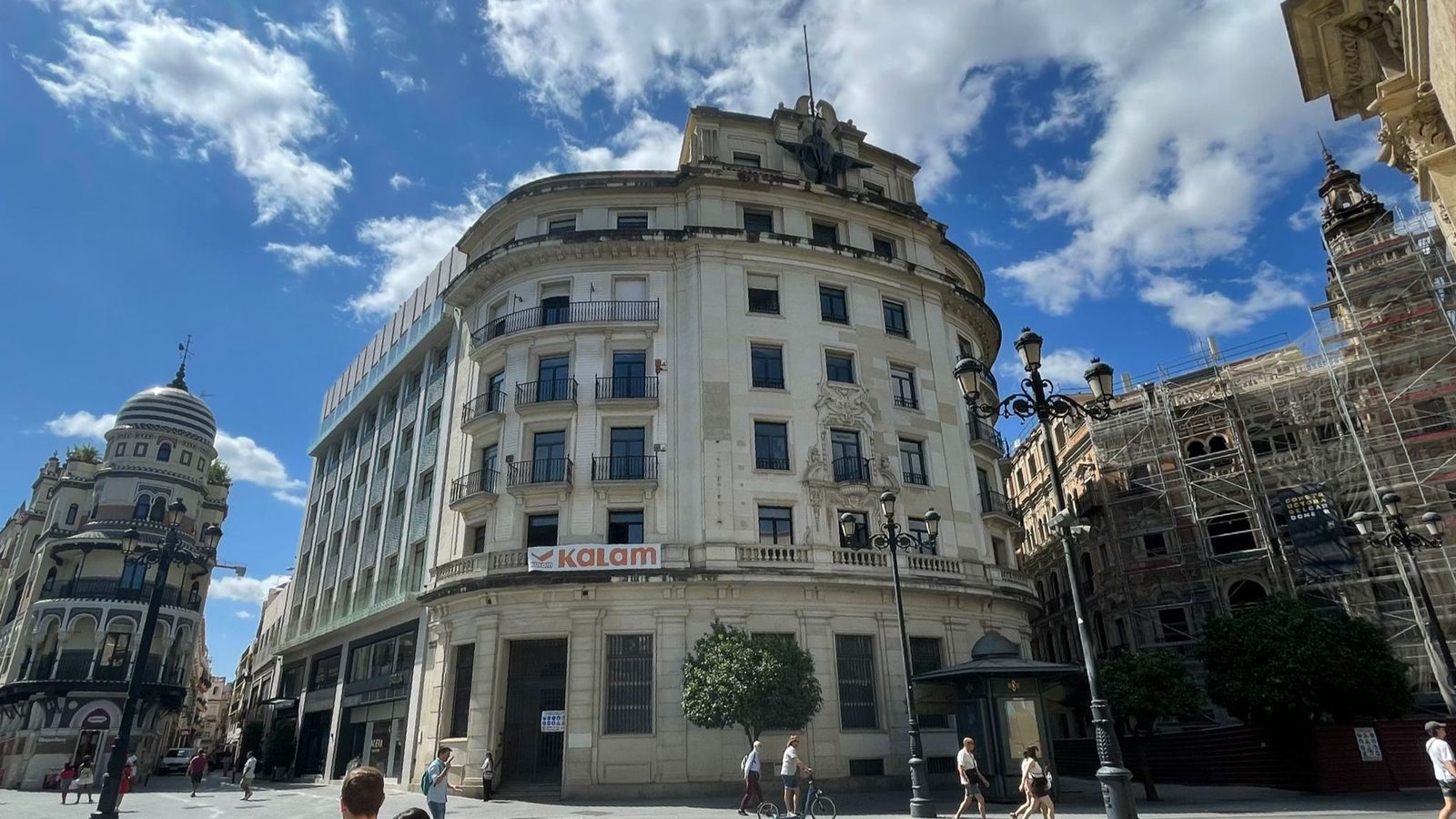 Edificio de la Unión y el Félix en Plaza Nueva