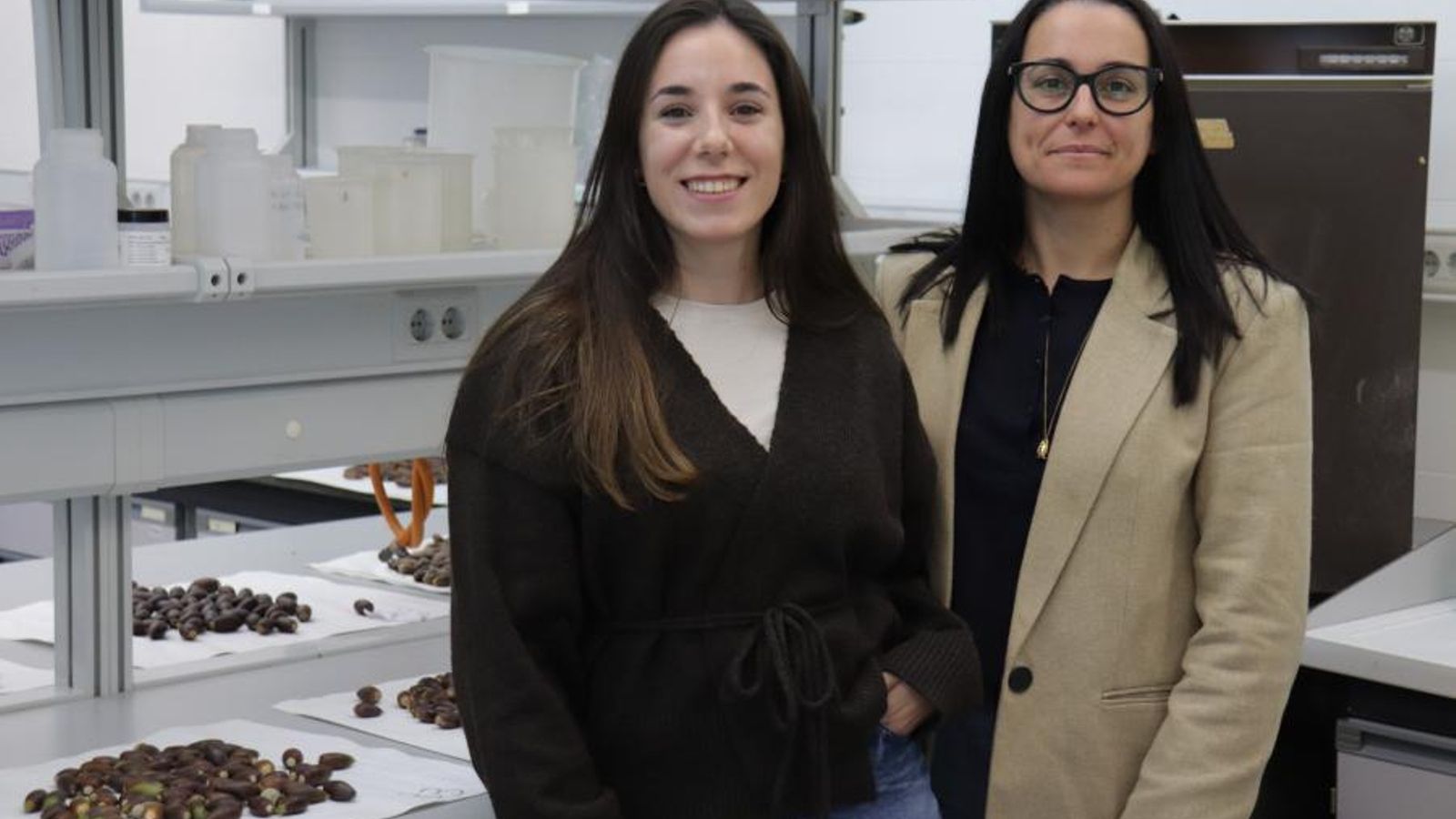 Marta Tienda Parrilla y María Dolores Rey, del equipo de investigación.