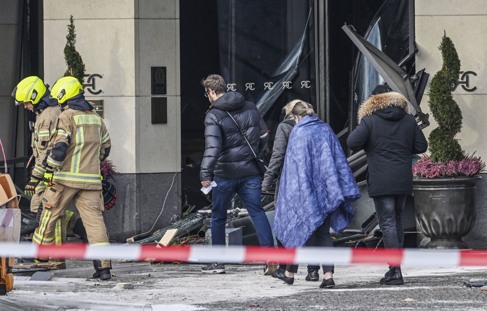 Las fotos del reventón del Aquadom en Berlín
