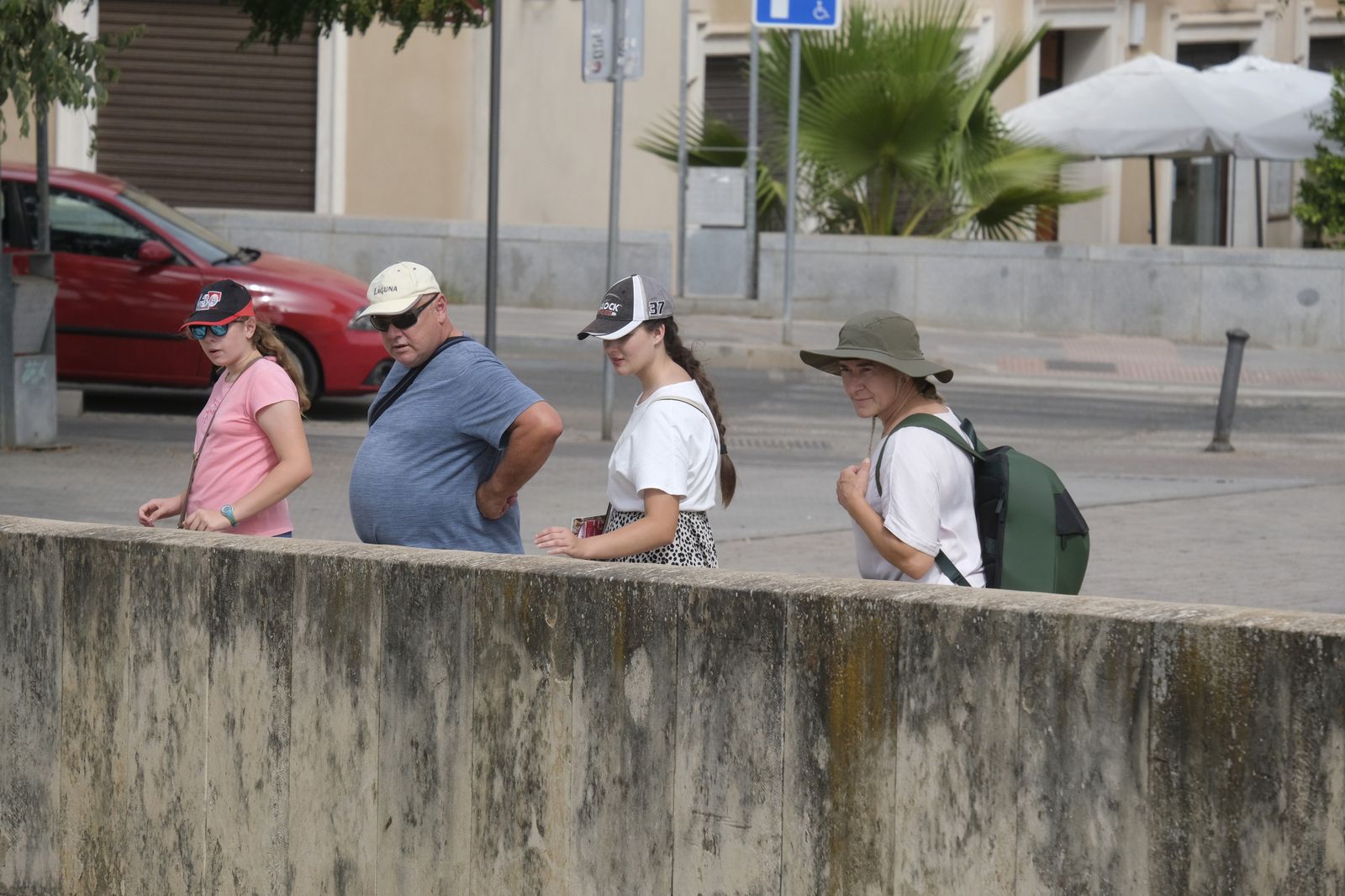 El calor vacía las calles de Córdoba en una jornada de 45 grados, en imágenes