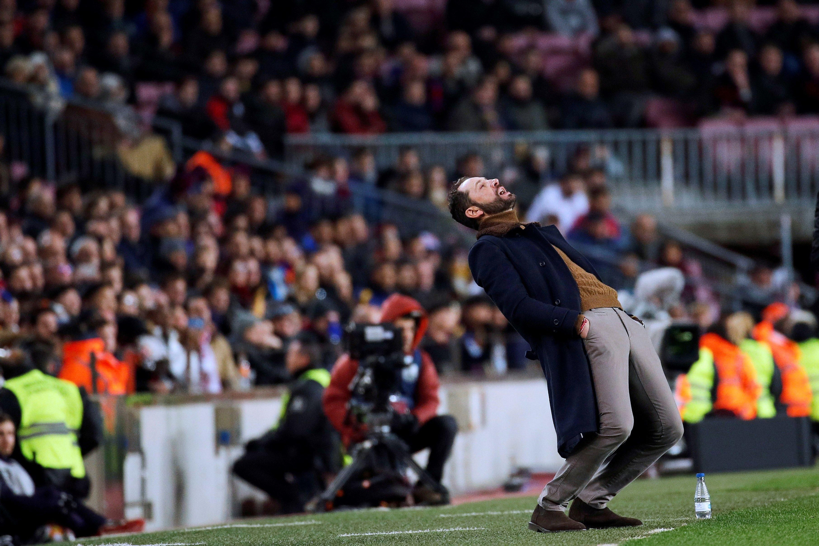 Pablo Machín, técnico sevillista, se lamenta tras una ocasión.