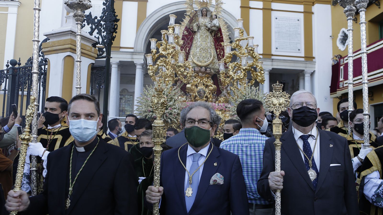 Presidencia del paso de la Virgen del Rosario de la Macarena