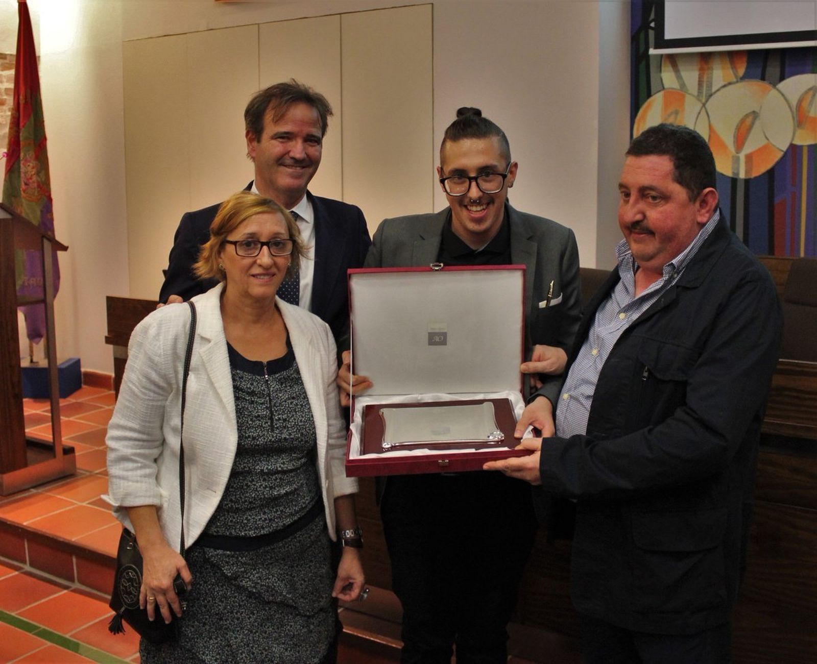 Miguel Ángel Pérez, a la derecha, en el homenaje de la Agrupación.