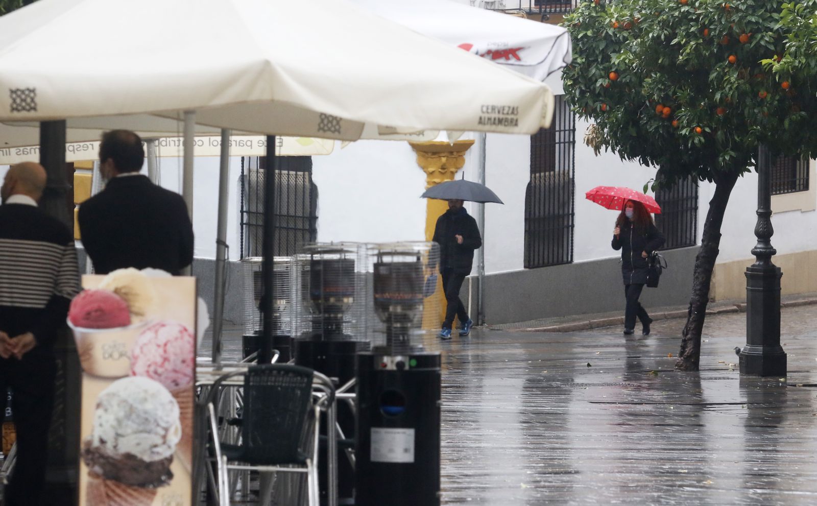 Un día de Navidad en Córdoba pasado por agua, en fotografías