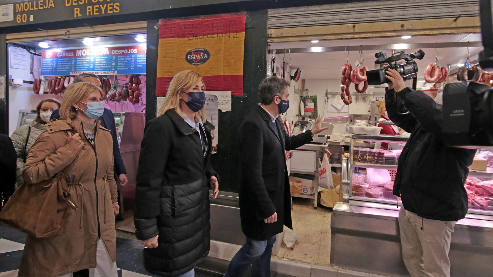Visita de Ana Beltran a la plaza de abastos de Jerez