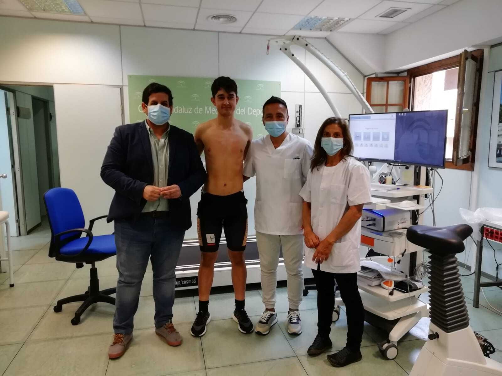 Visita del delegado territorial de Deporte al Centro Andaluz de Medicina Deportiva de San Fernando.