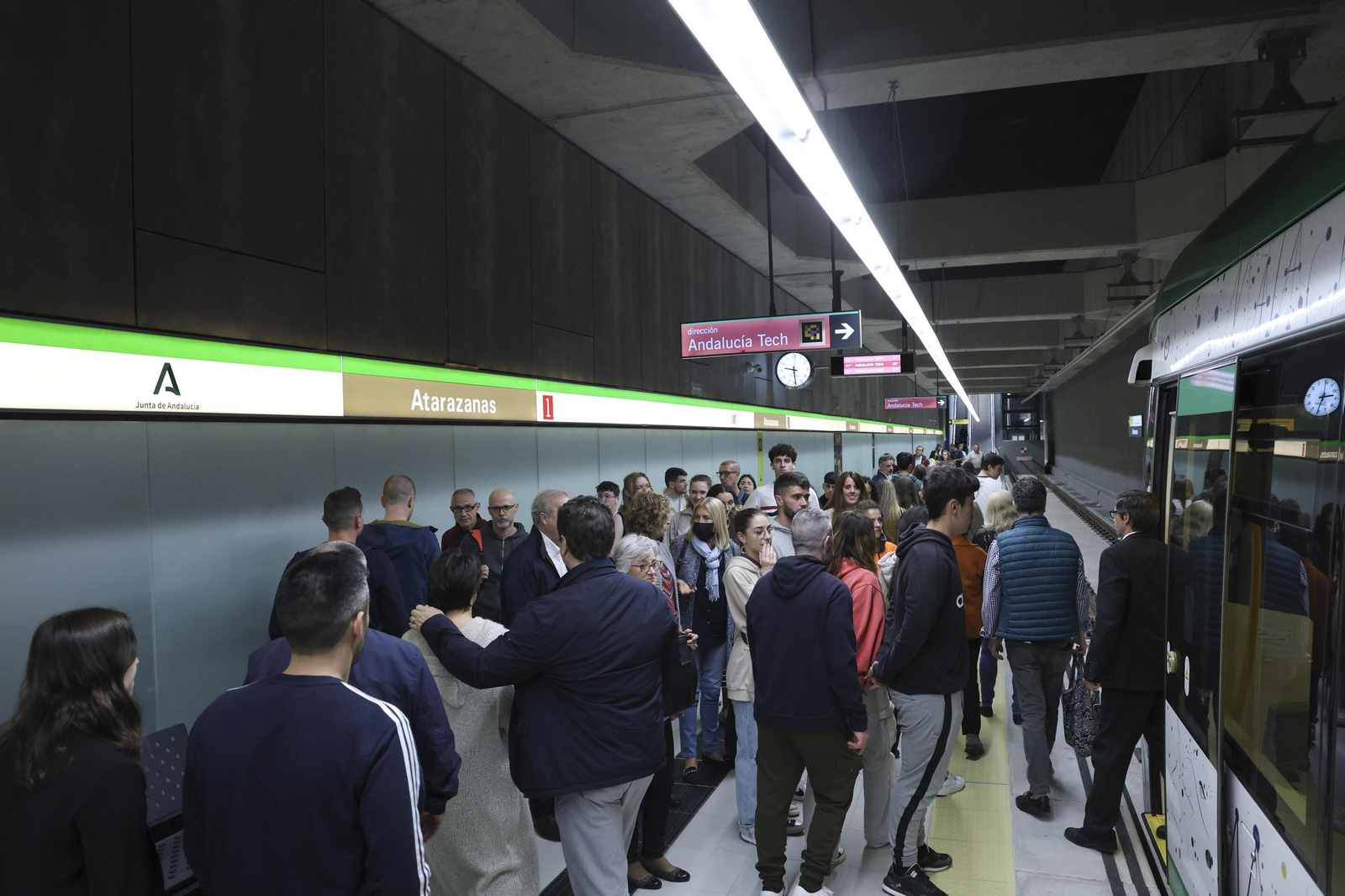 Los primeros trayectos en el Metro de Málaga desde Atarazanas y Guadalmedina, en fotos