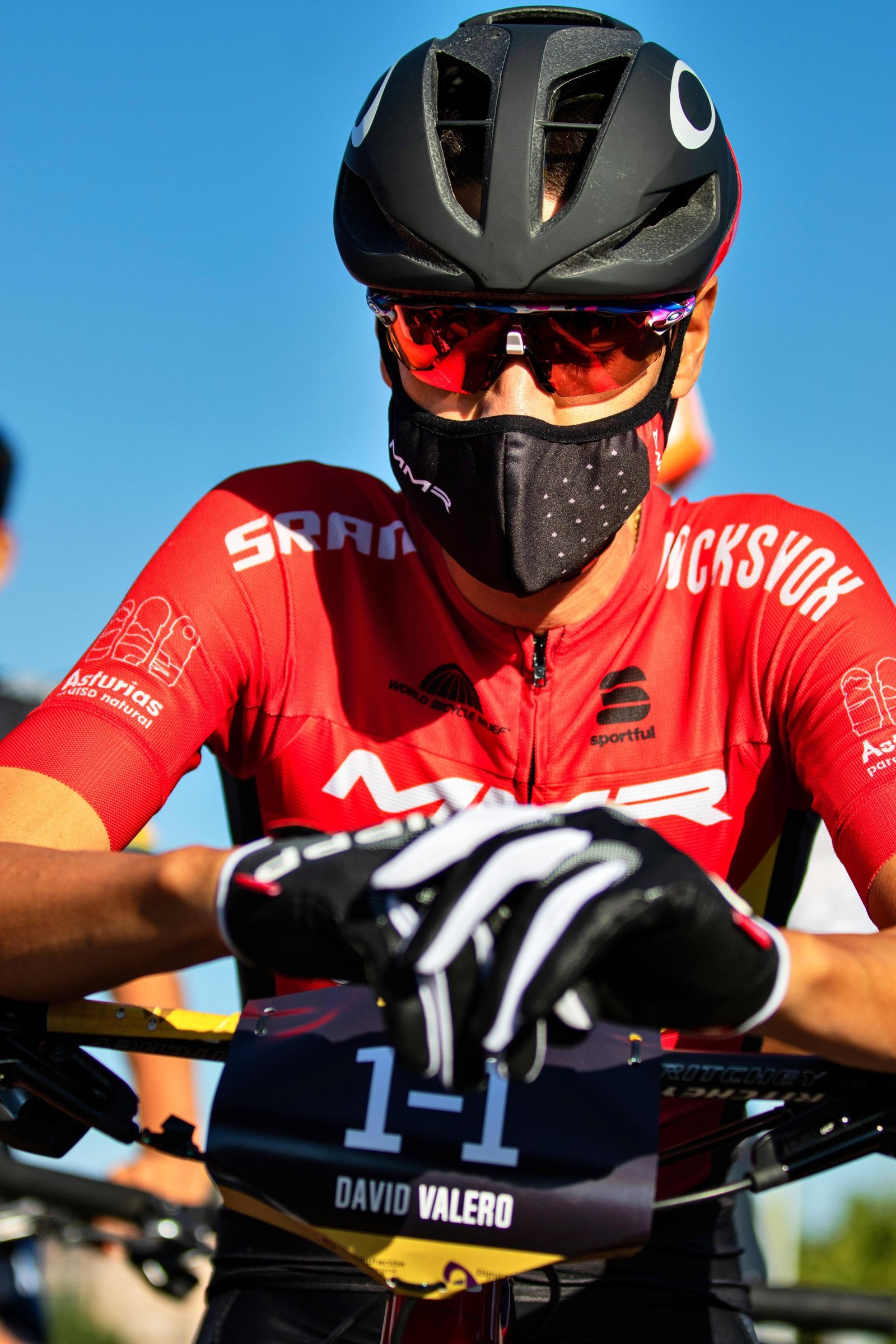 Valero posa ante la cámara.