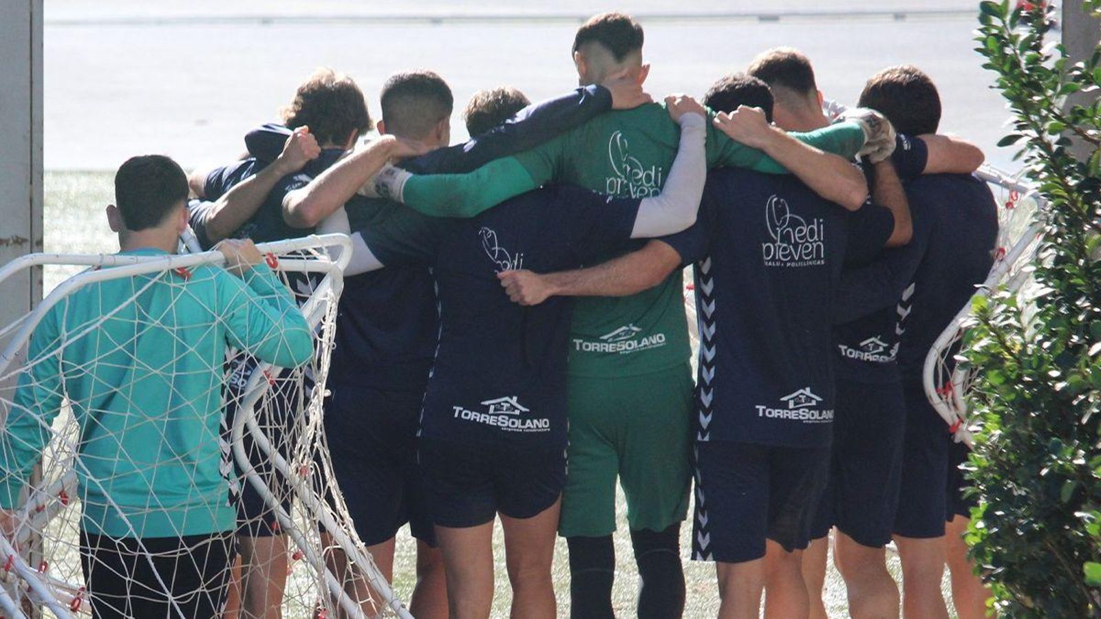 Los jugadores del Xeez DFC han trabajado con buen ambiente en el Pepe Ravelo.