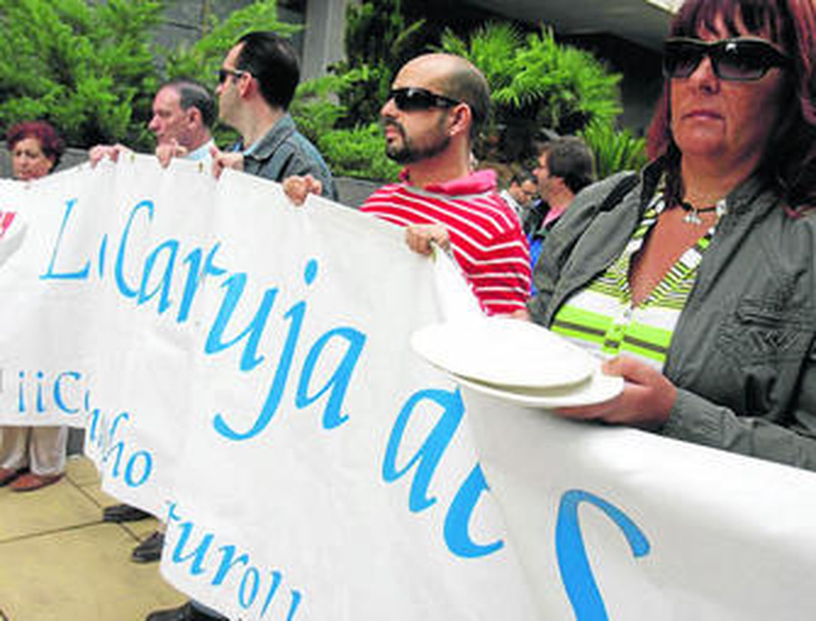 Los trabajadores de Pickman se concentraron, ayer, ante la delegación de Economía, Innovación y Ciencia.