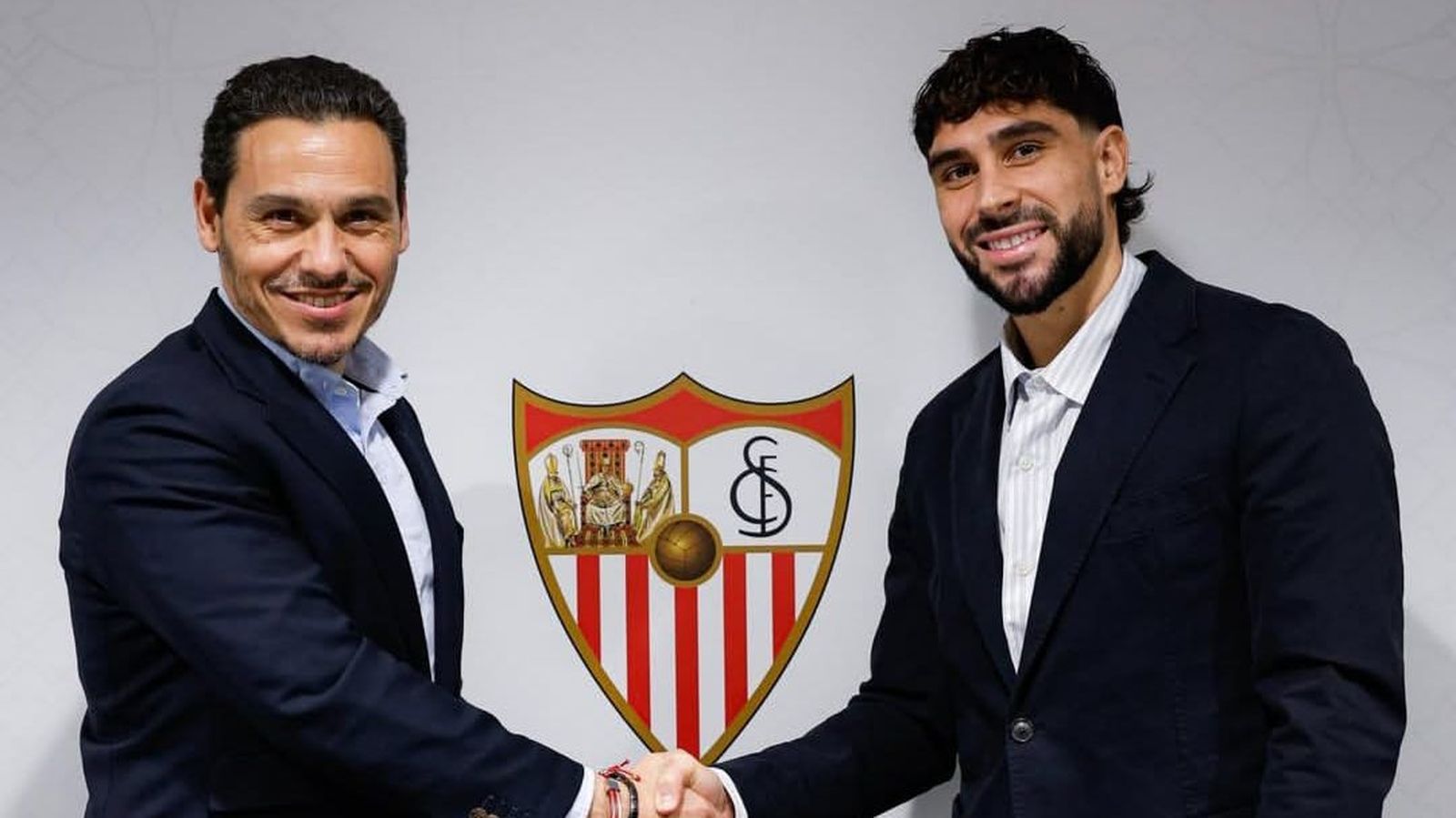 Maupey con José María del Nido Carrasco, presidente del Sevilla.