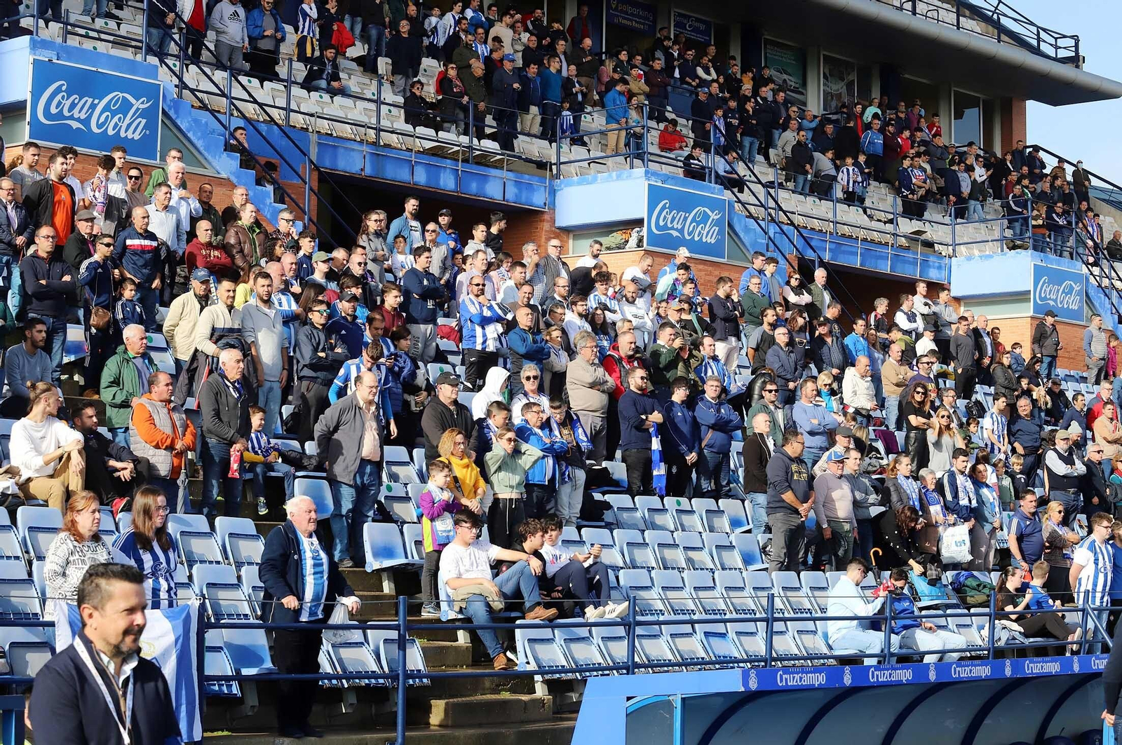 Imágenes del ambiente en las gradas del Nuevo Colombino durante el Recre-Vélez