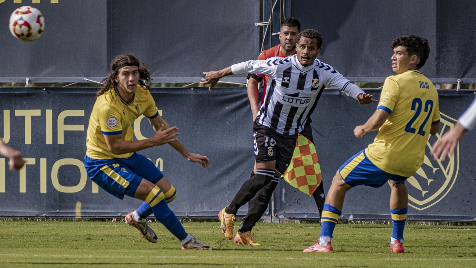 Las imágenes del partido entre Cádiz Mirandilla y La Balona.