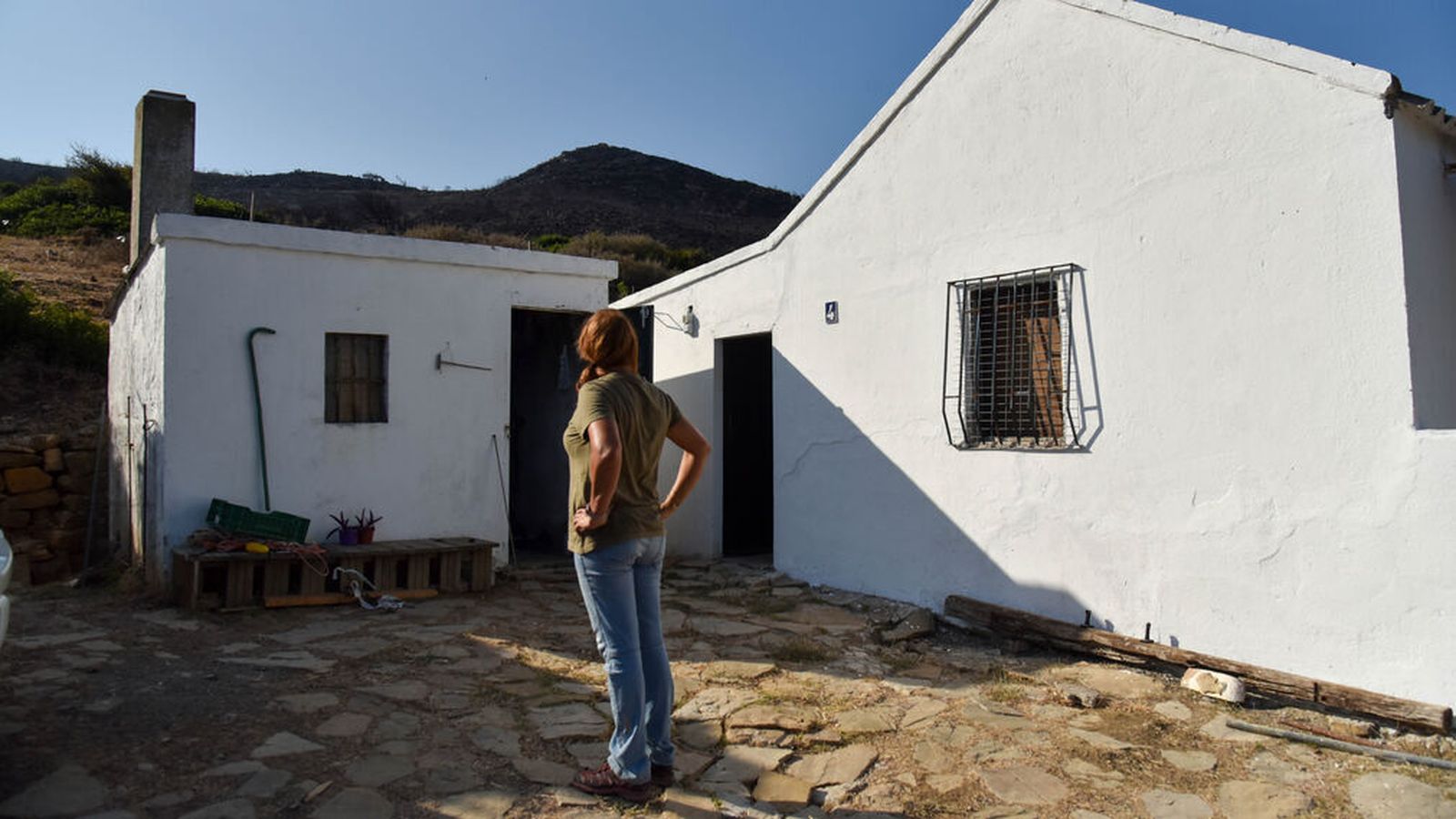 Vecina de El Cuartón tras volver a su vivienda