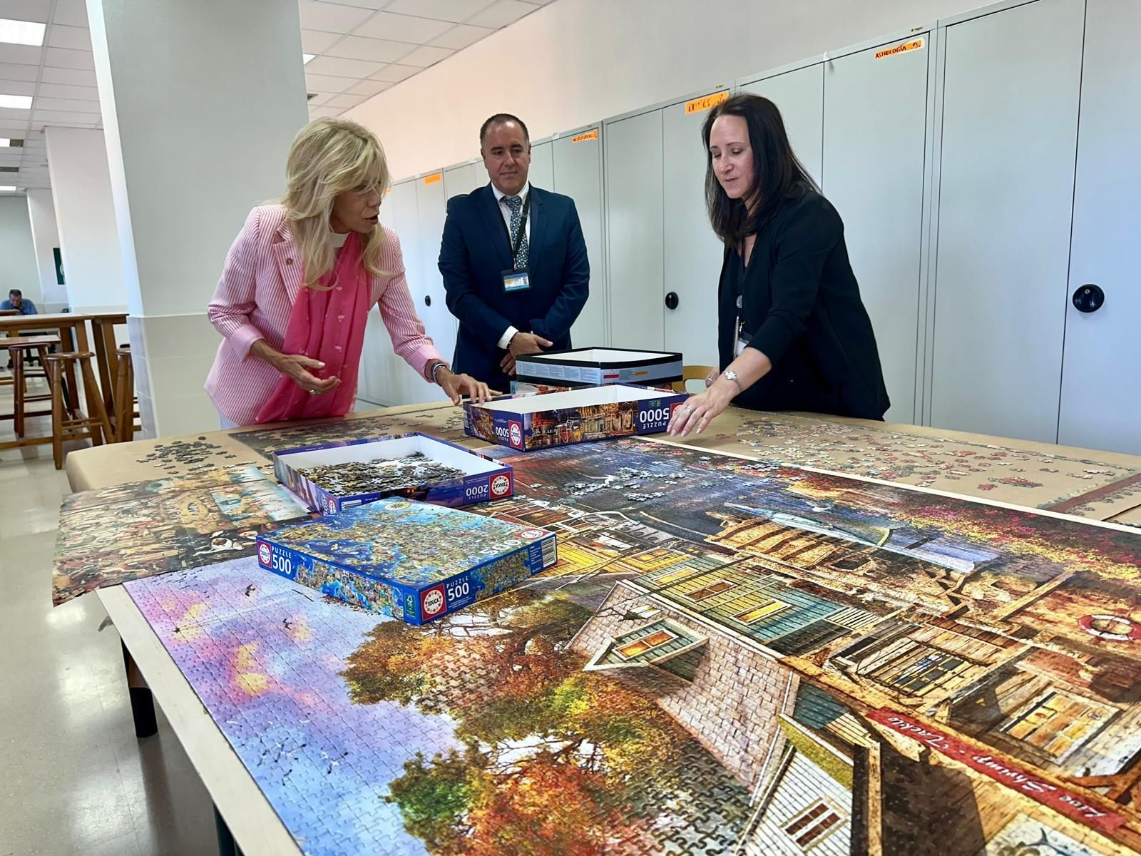 María José Rico durante la visita al Centro de Inserción Social de Huelva.