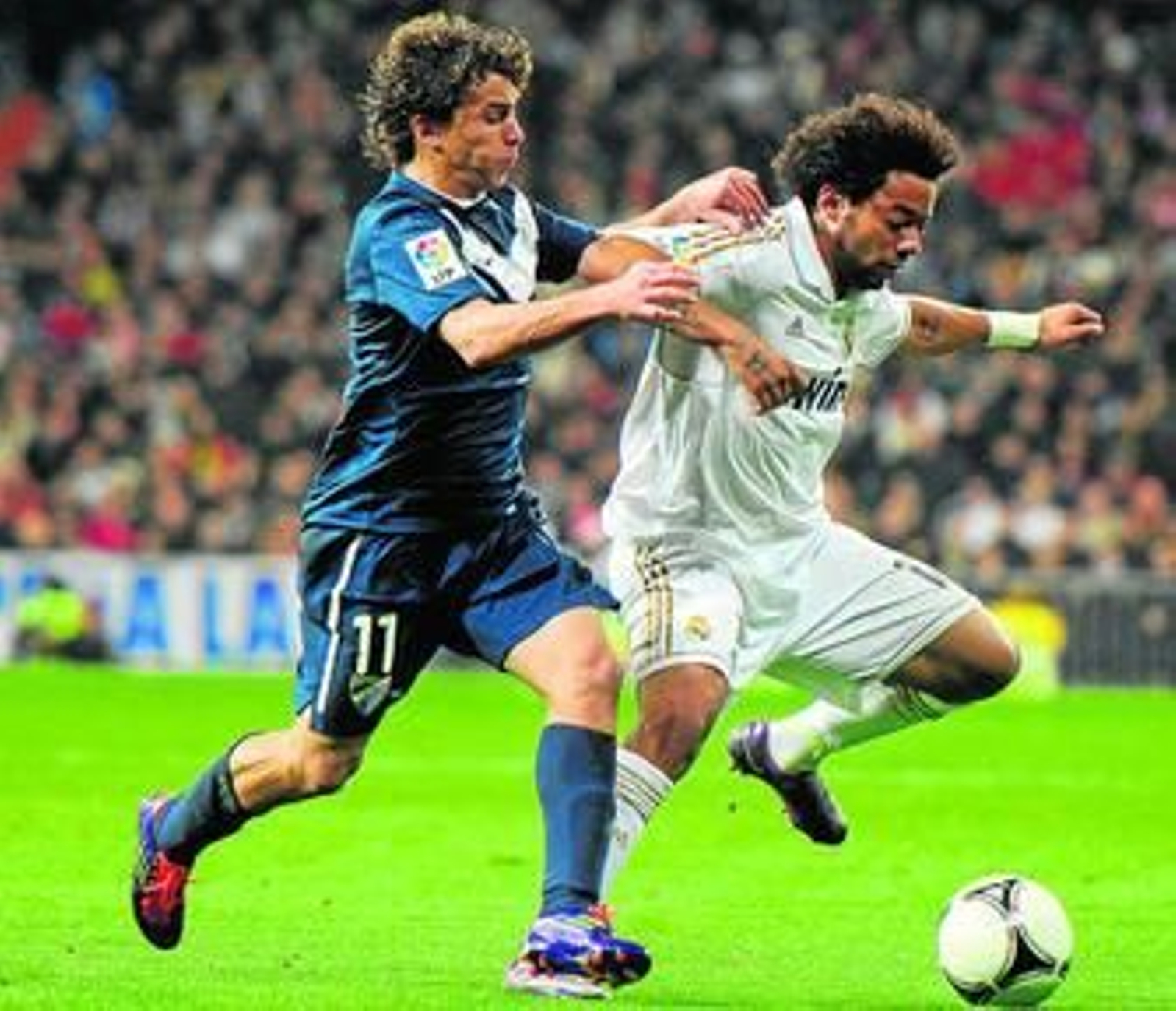 Sebastián Fernández encima a Marcelo.