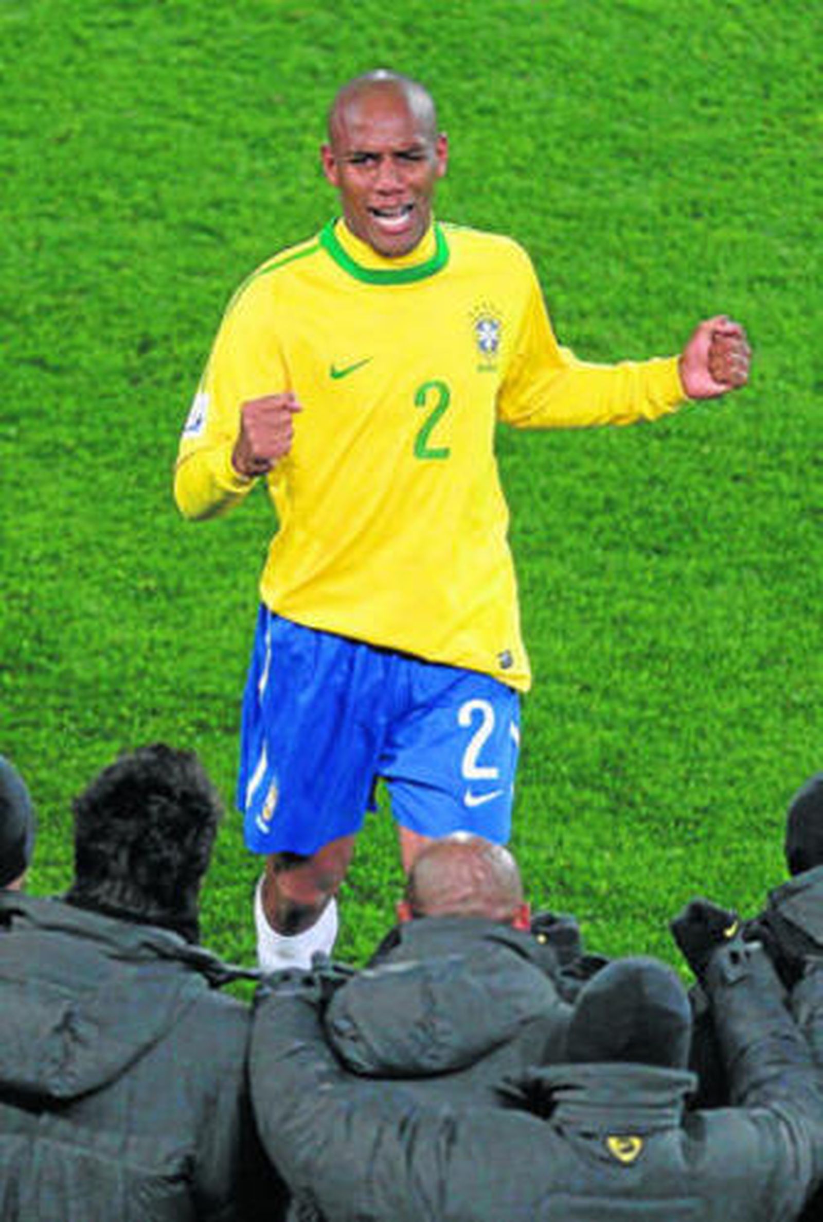 Maicon celebra su gol en el Ellis Park.