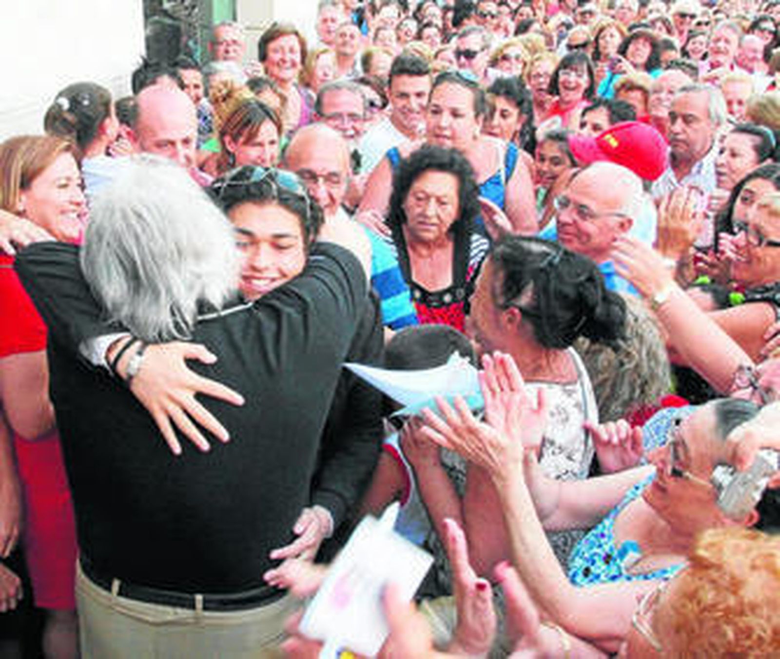 La Línea se vuelca con Jonathan Santiago