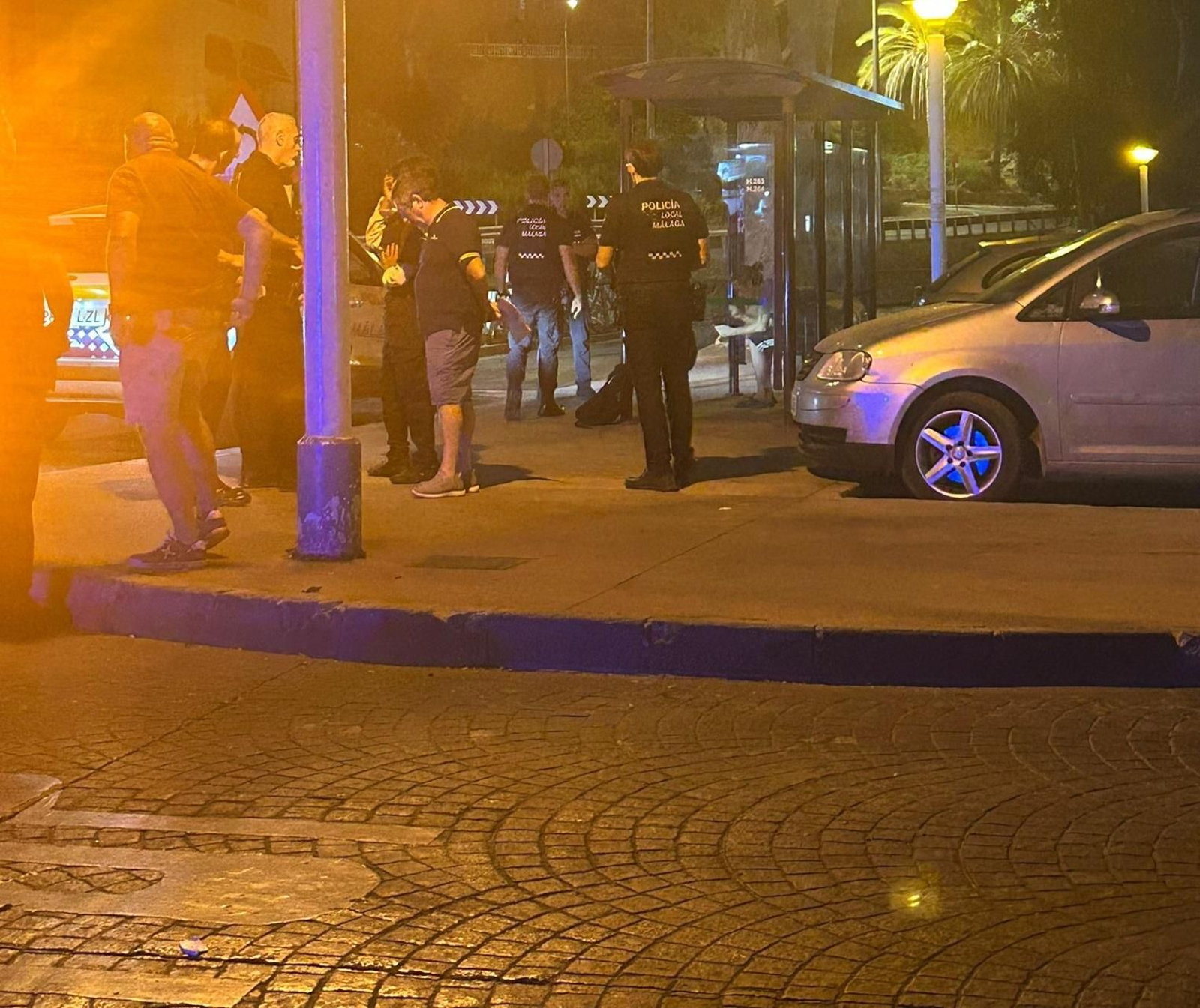 Policías en la zona de El Palo donde ha sido hallado el menor