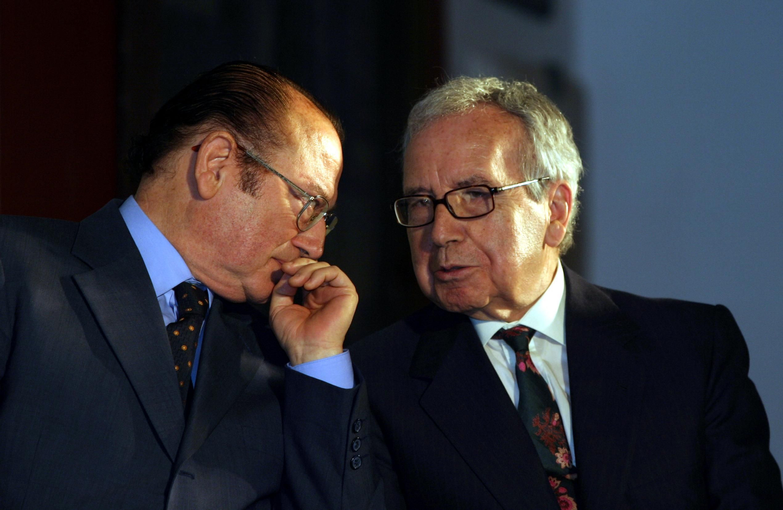 Fosforito y Pablo García Baena en Antequera, en abril de 2004.