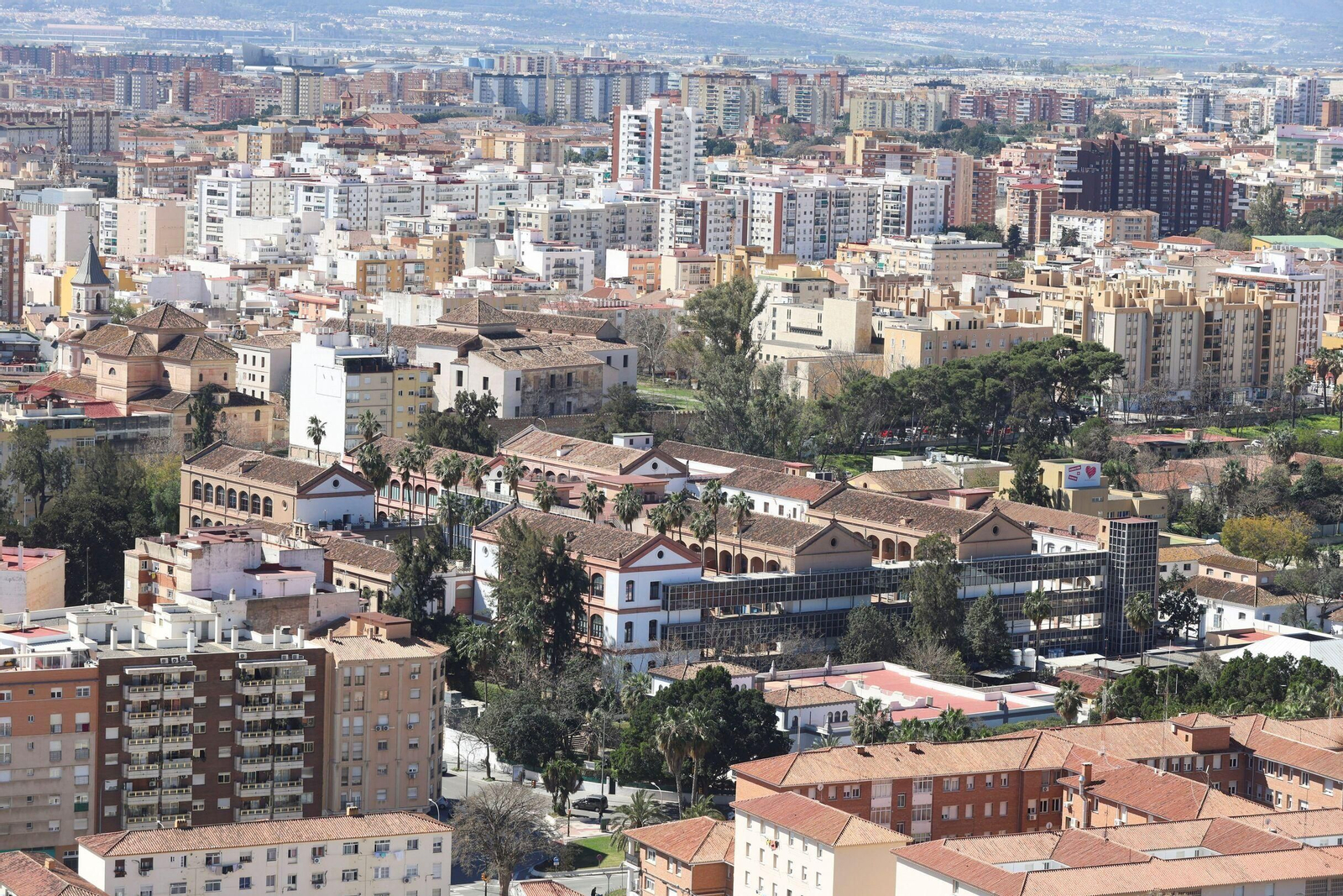 El Hospital Civil y el distrito Bailén.
