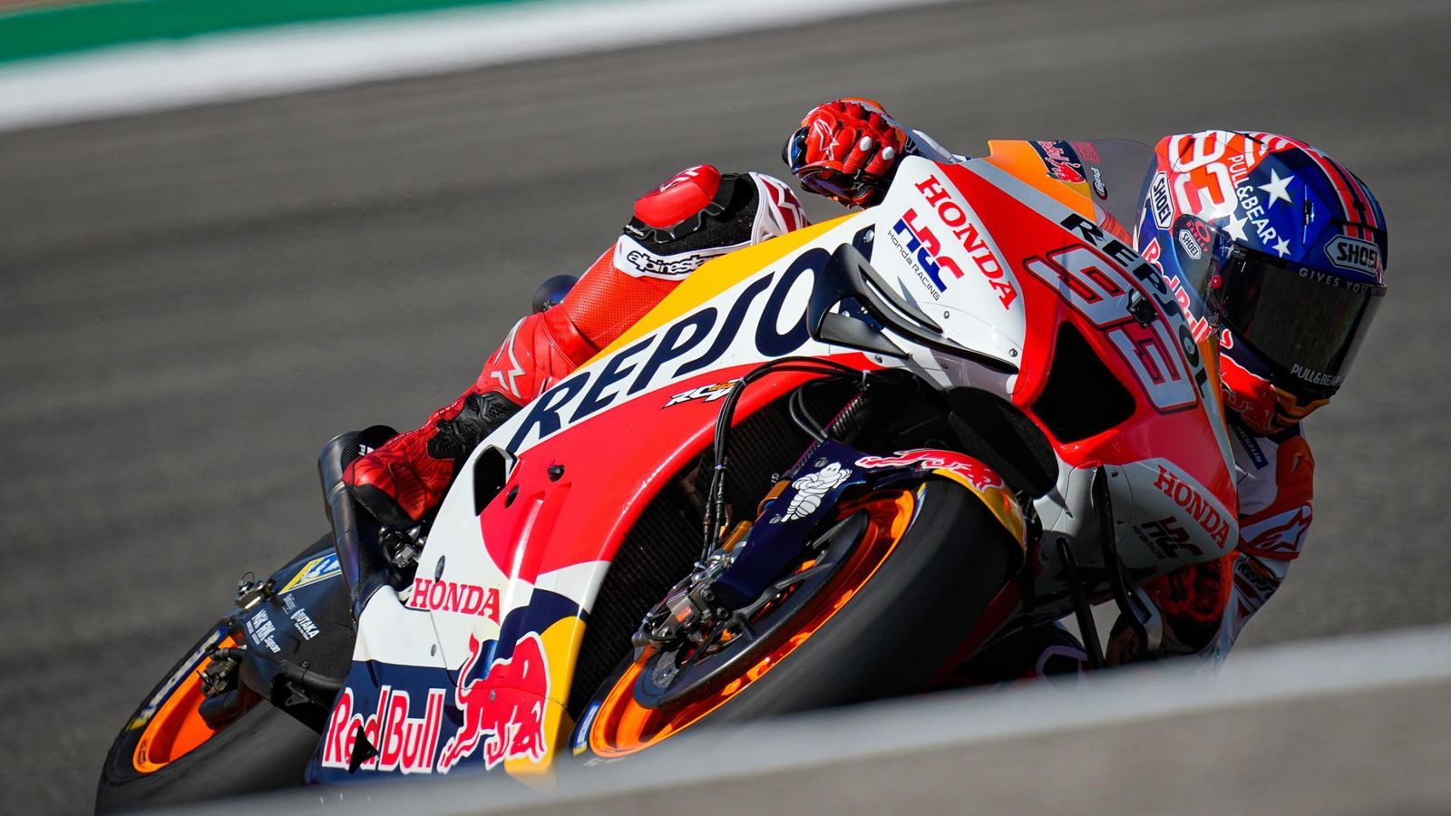 Marc Márquez traza una curva de izquierdas en COTA.