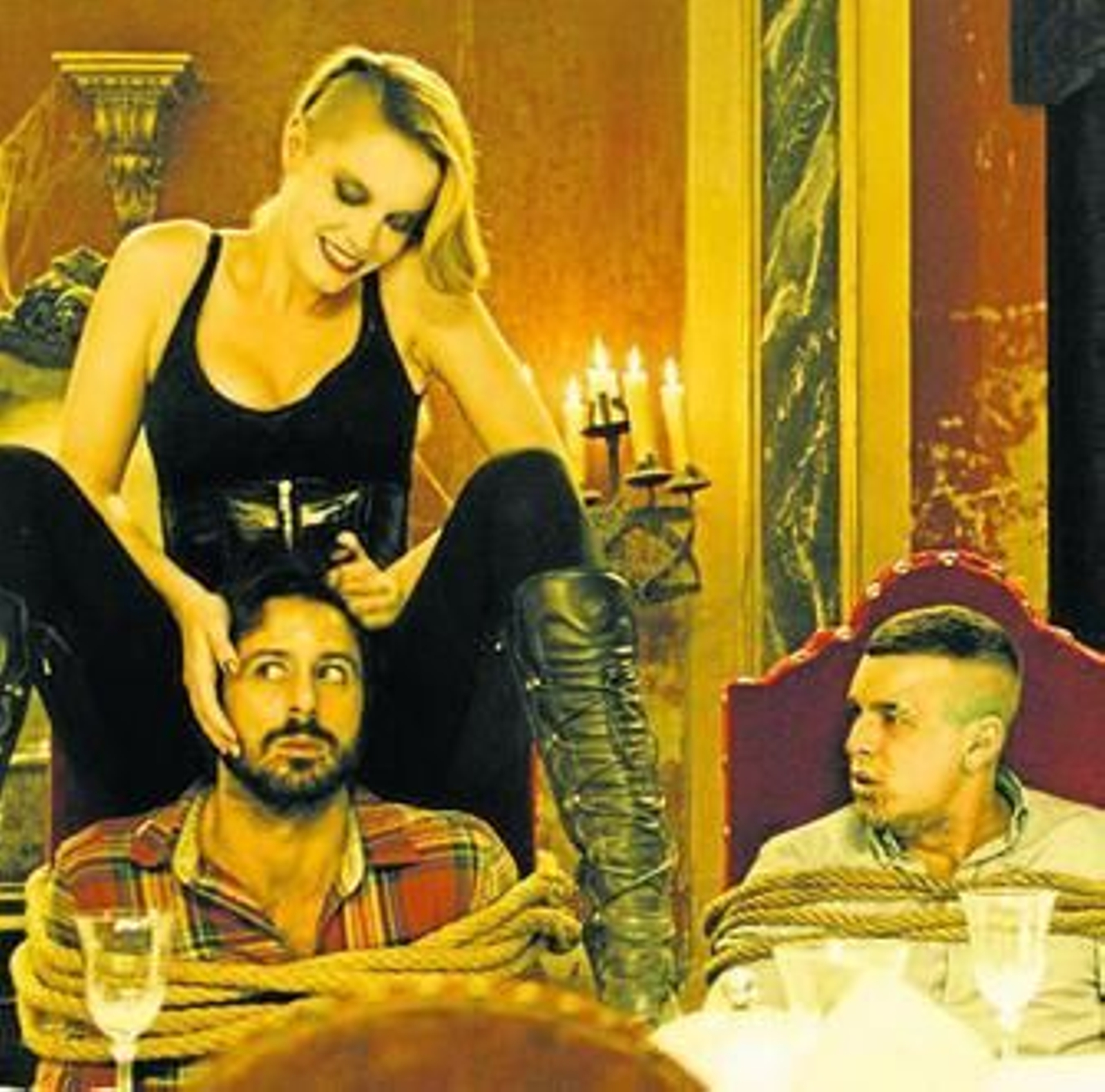 Carolina Bang, Hugo Silva y Mario Casas, en la película de Álex de la Iglesia.
