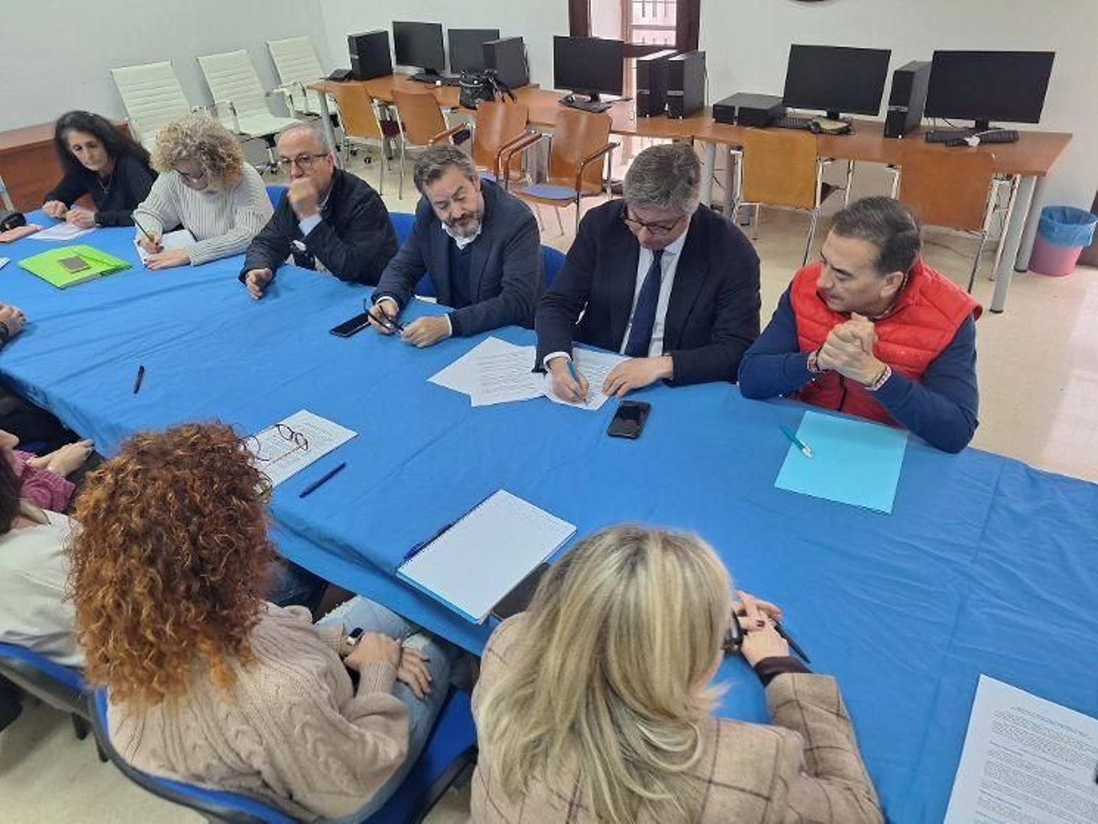 Un momento de la firma del acuerdo.