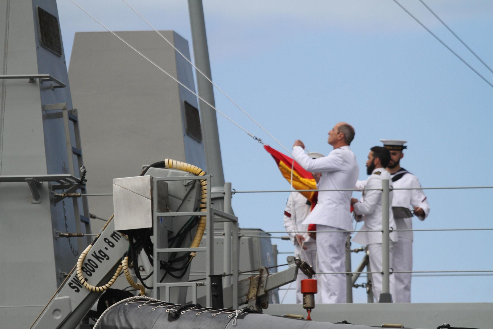 Entrega de la bandera de combate a la fragata Cristobal Colón