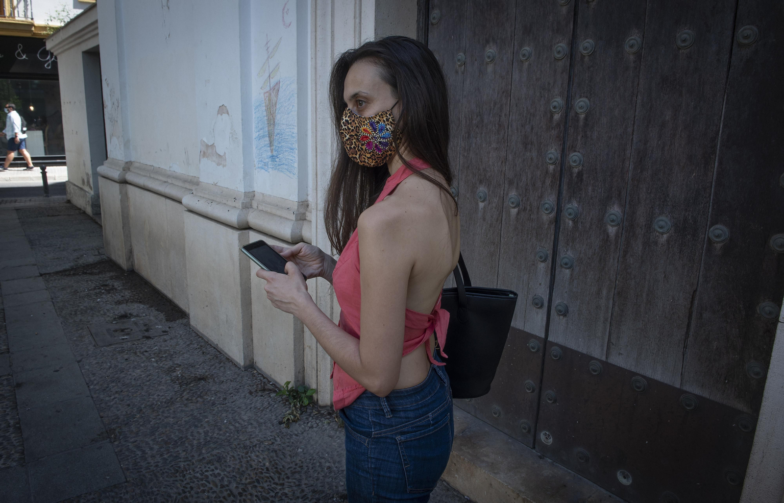 Mascarillas en Sevilla: de elemento sanitario a complemento de moda