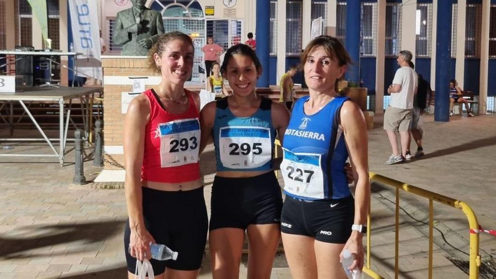 Inma Corpas posa junto a Rocío Marqués y Rafi Mengual. Inma Corpas posa junto a Rocío Marqués y Rafi Mengual.