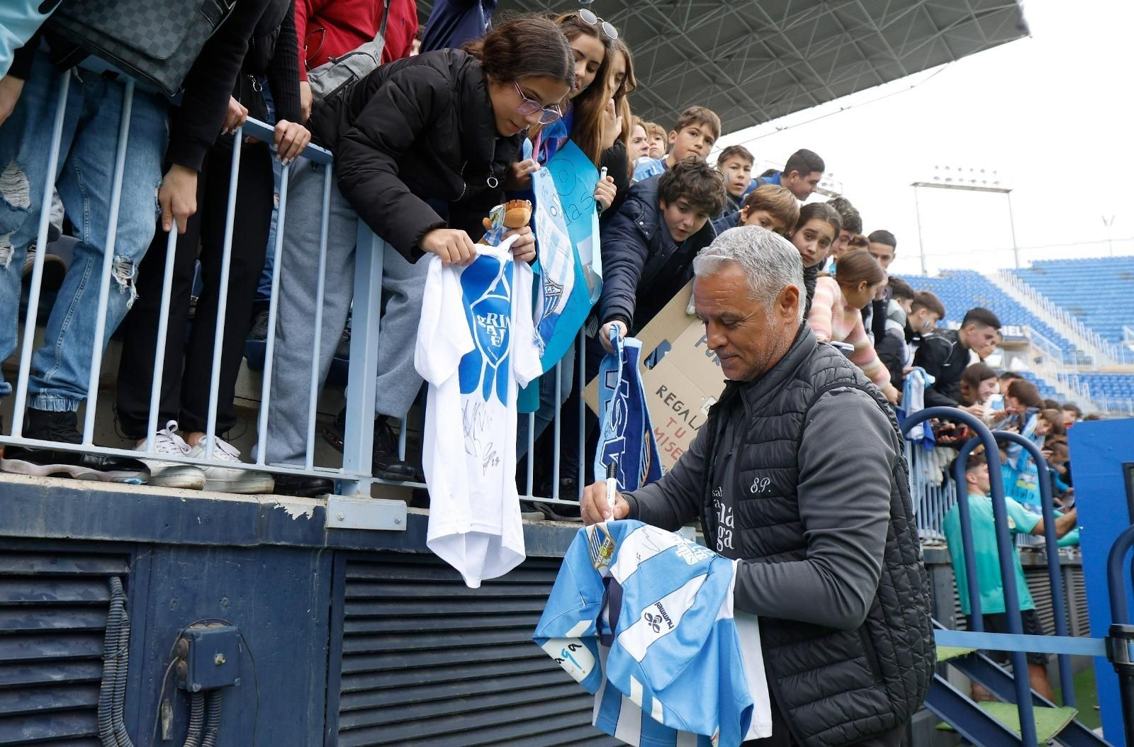 Baño de malaguismo en La Rosaleda en la víspera de Reyes