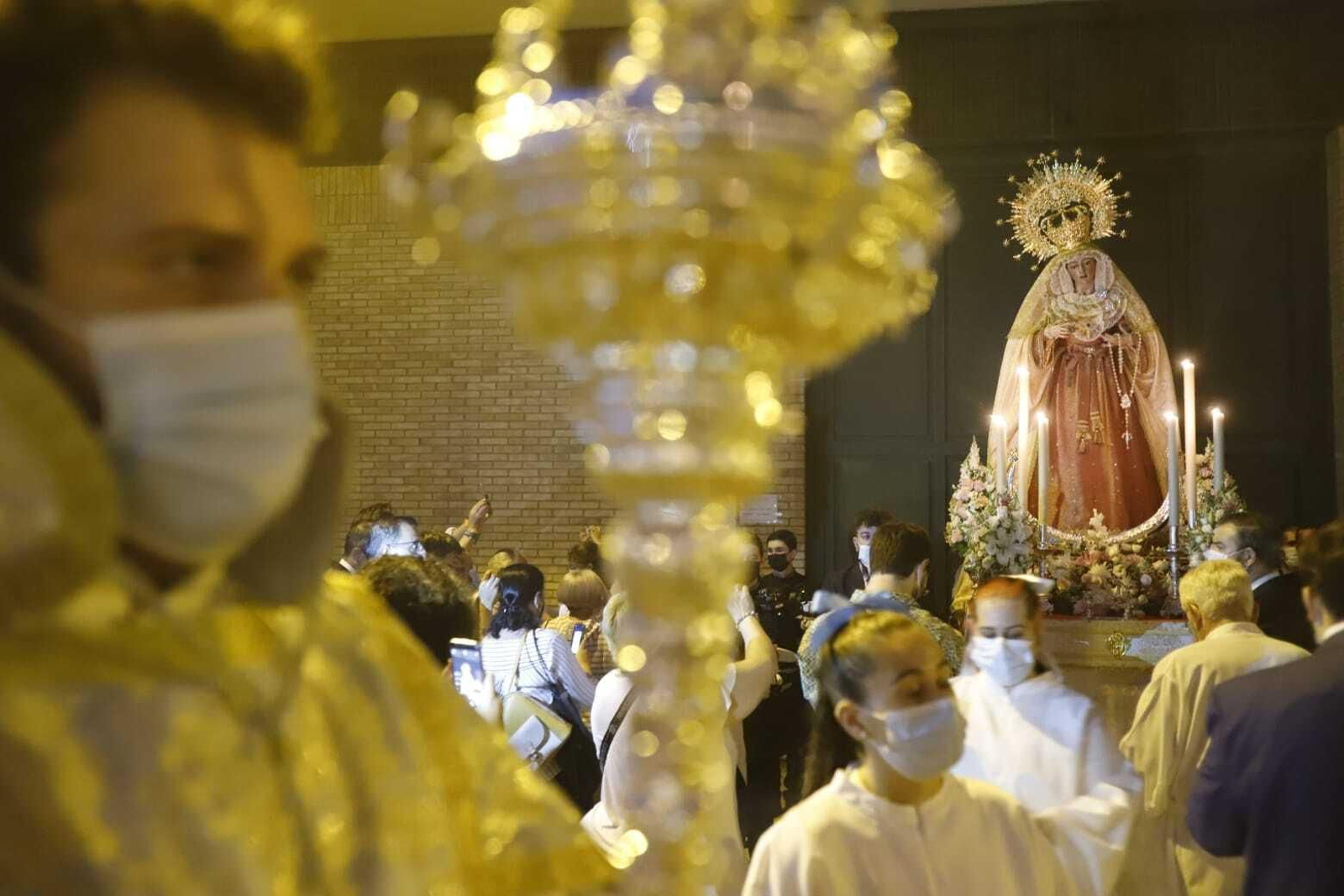 La Virgen de la Luz en la parroquia antes de su salida.