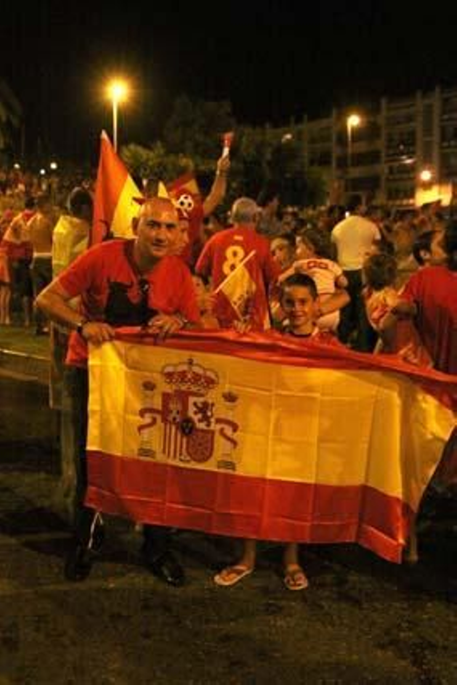 Nadie se quedó en casa para celebrar el triunfo de la selección en Sudáfrica

Foto: Paco Guerrero/Vanessa Perez