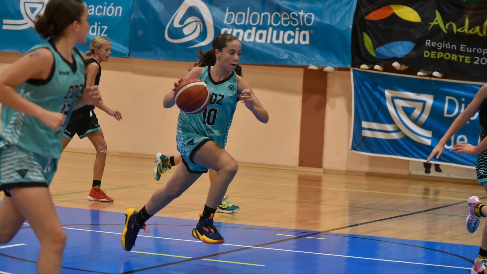 Las fotos de la segunda jornada del Andaluz infantil femenino de baloncesto en La Línea