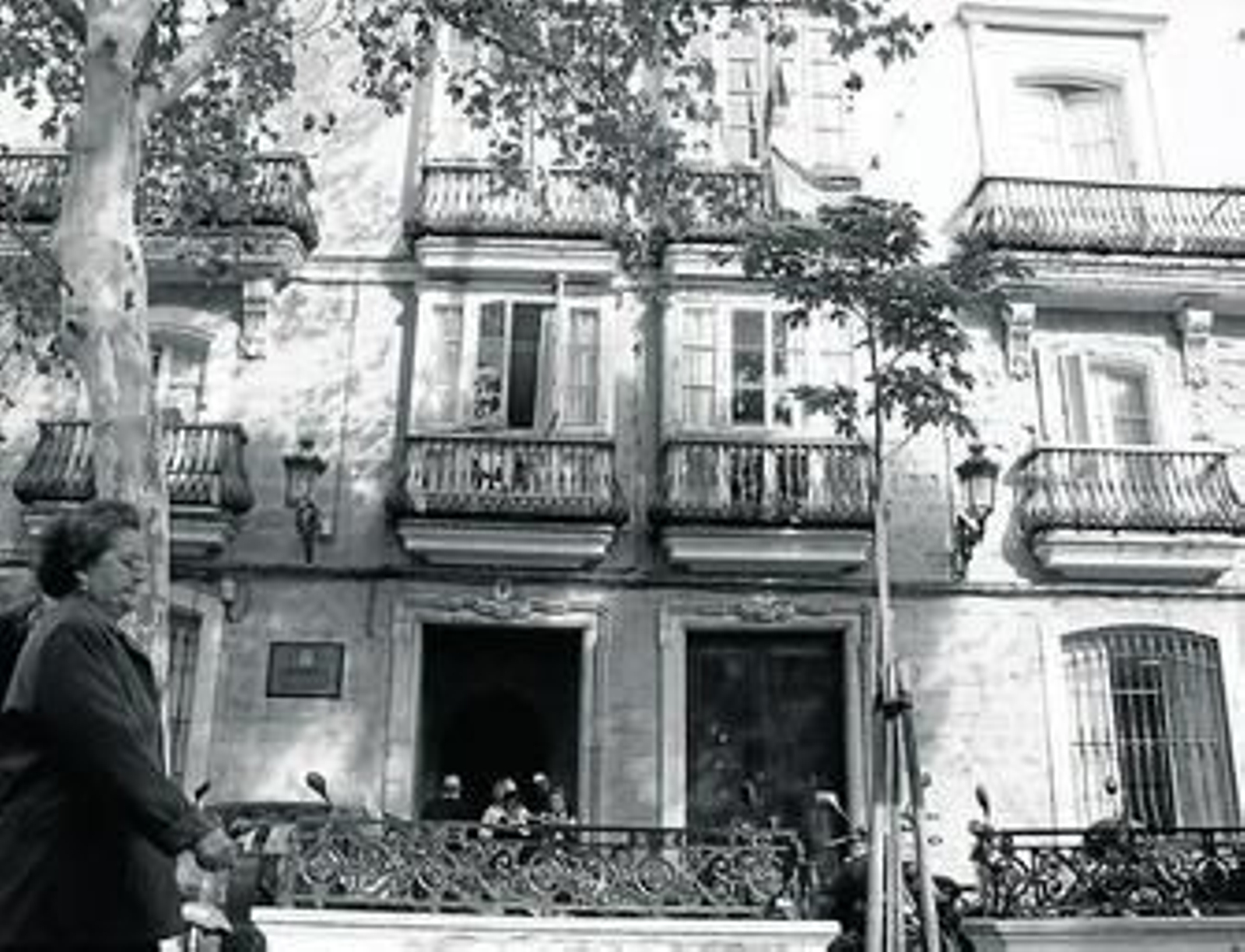 La Junta de Andalucía ya tiene licencia de obras para iniciar la rehabilitación de las sedes de Educación en plaza de Mina, 8 y 9.