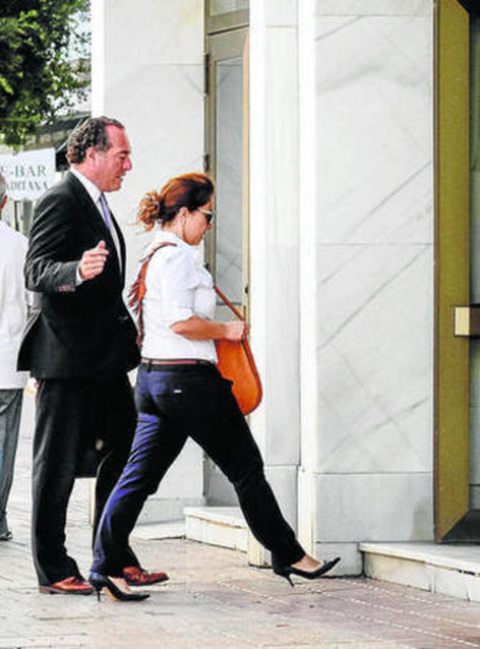 Ofelia Perales, justo antes de entrar en los juzgados, ayer.