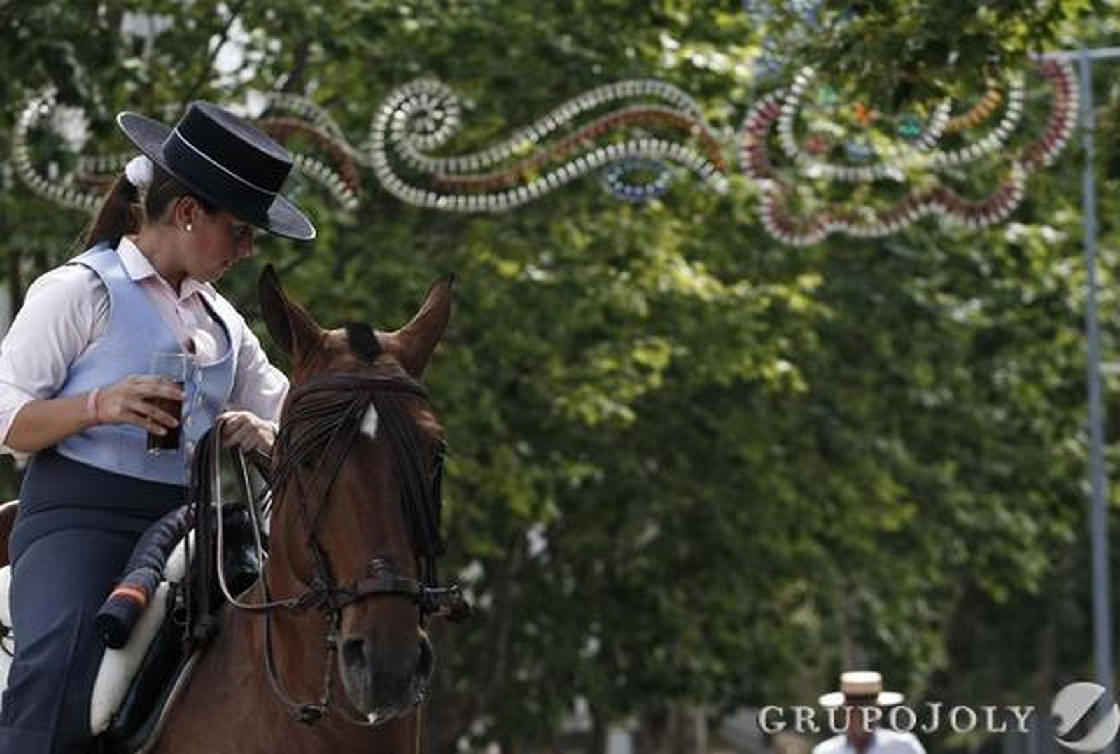 La Feria reúne a miles de personas en su jornada más esperada y en un año en el que se recuerda a Paco de Lucía

Foto: Erasmo Fenoy
