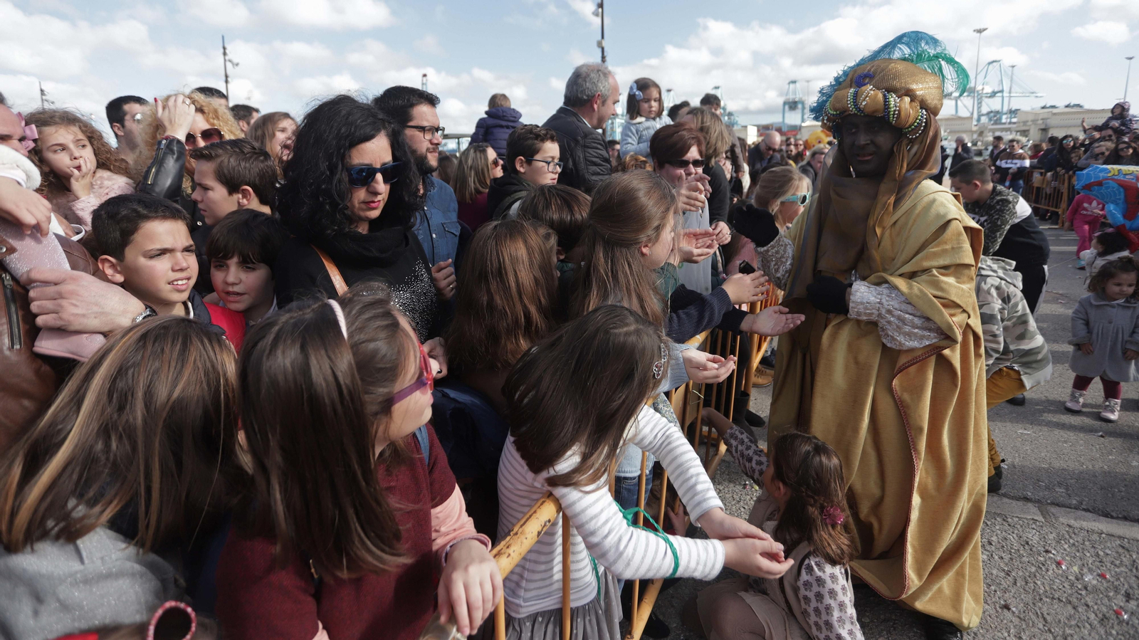 Imágenes del arrastre de latas en Algeciras