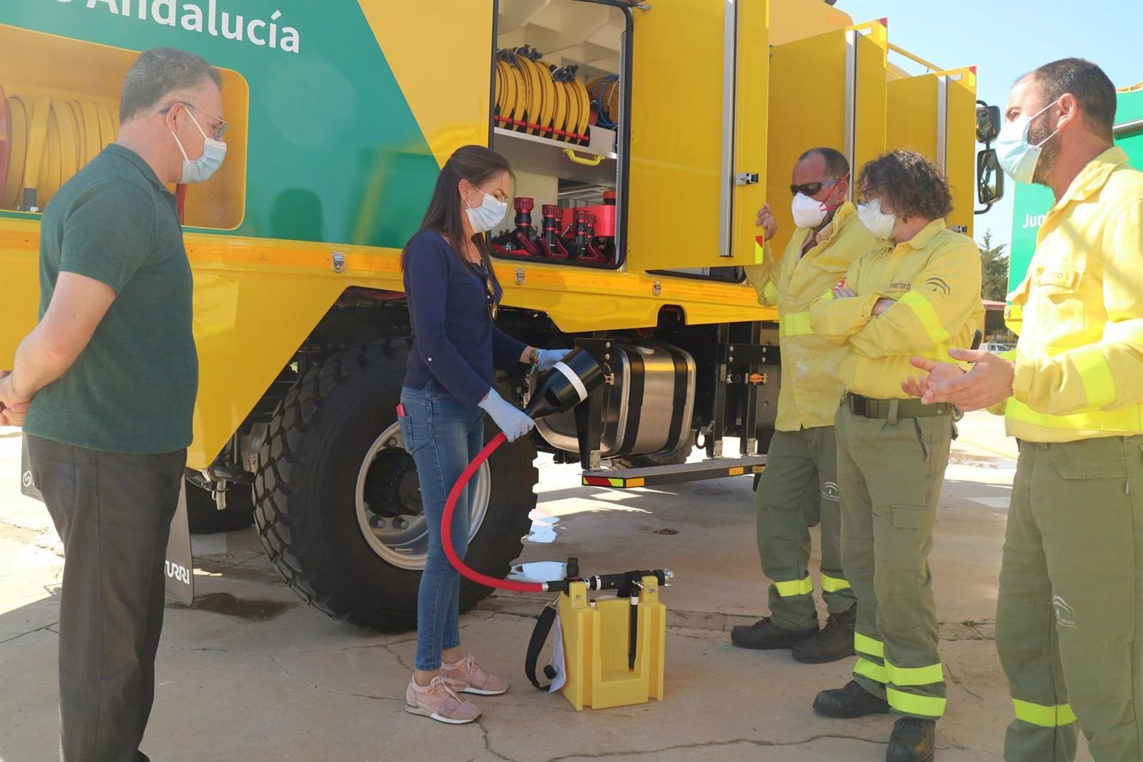 La delegada en funciones de la Junta en Almería, Aránzazu Martín, visita al Cedefo de Alhama.