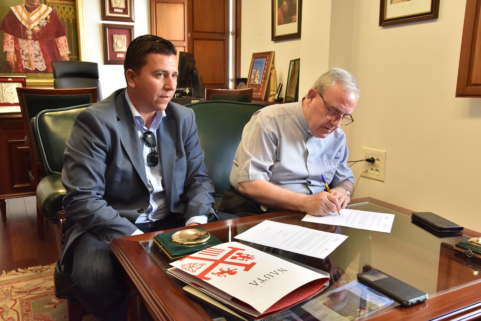 Firma de la alianza en Córdoba.