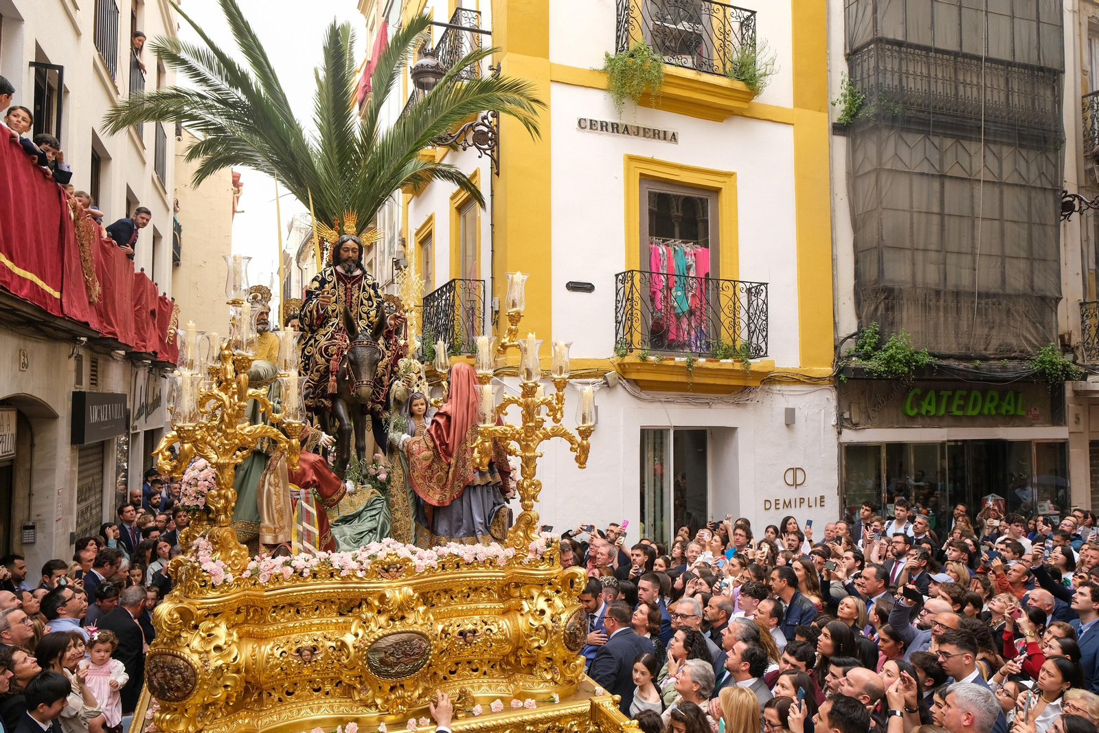 LAS IMAGENES DE LA BORRIQUITA (HDAD DEL AMOR) EN SEVILLA SEMANA SANTA 2024