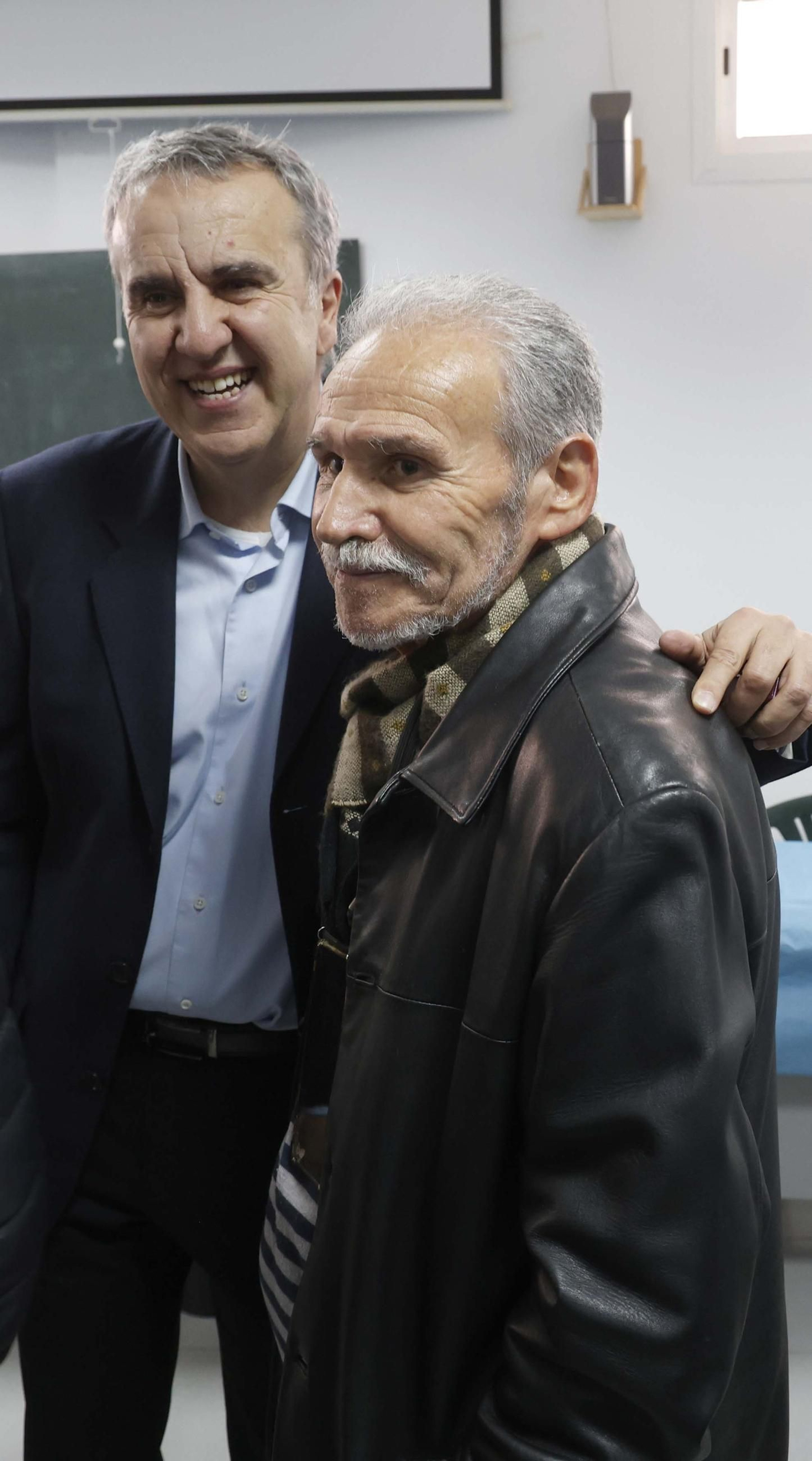 Las fotos de la entrega de la medalla de oro de la Asociación Fuerte de Santa Bárbara al padre José Villén