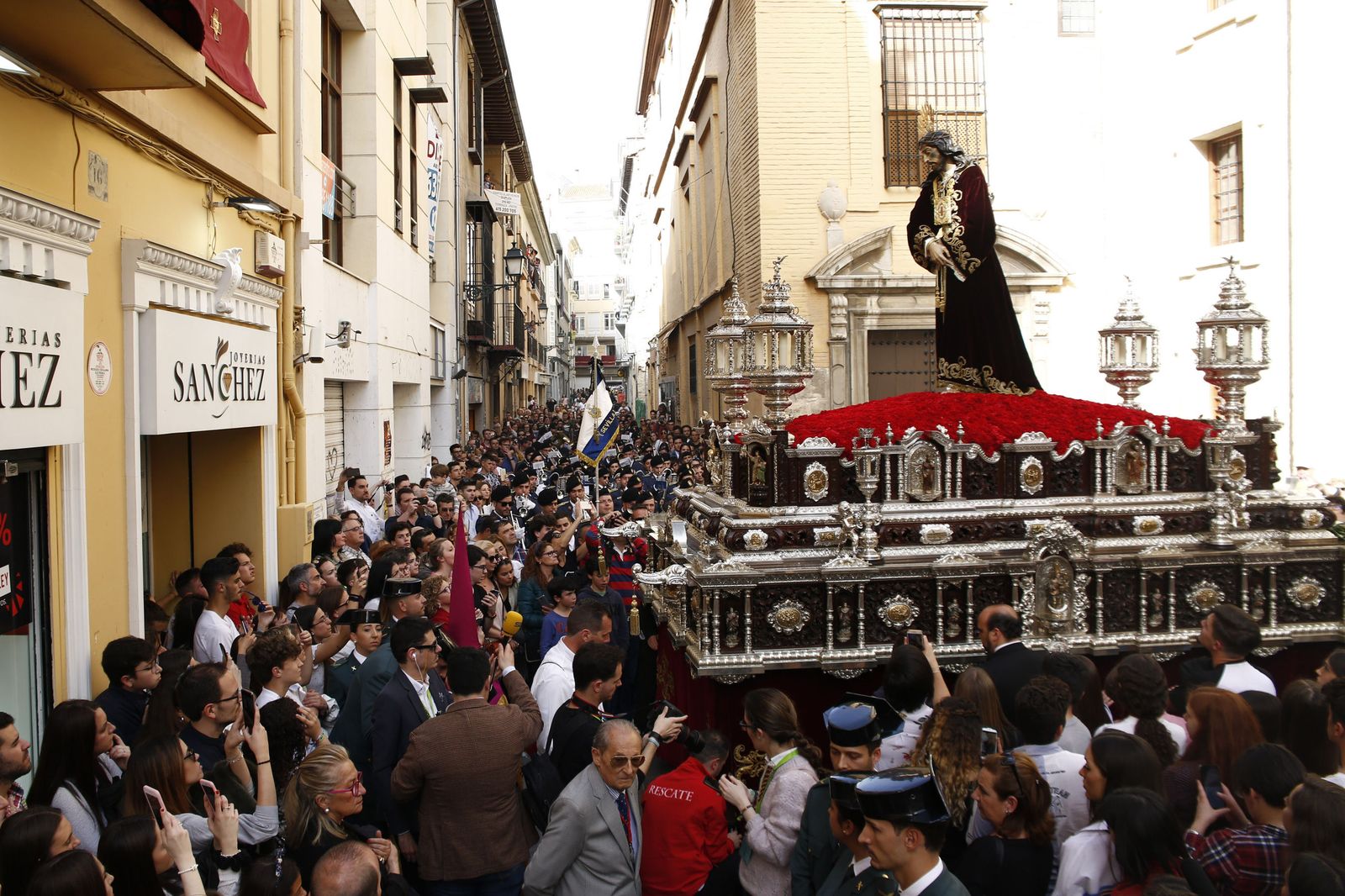 Los sitios recomendados para ver las cofradías del Lunes Santo