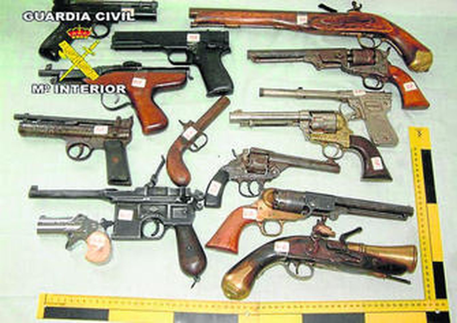 Detenido en Estepona un coleccionista con un arsenal de armas