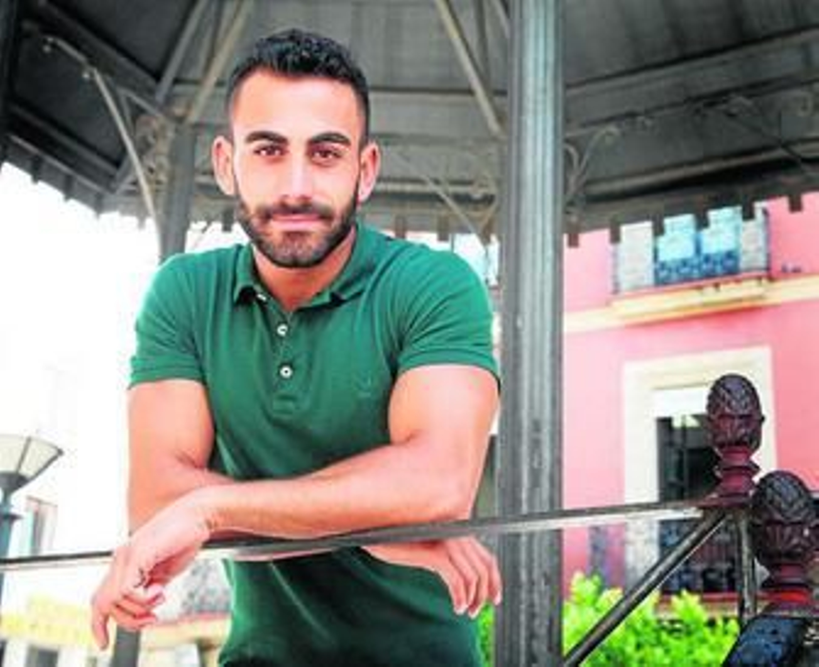 Adrián Salvatierra, 'Mr. Gay Cádiz', fotografiado en Jerez, su ciudad natal.