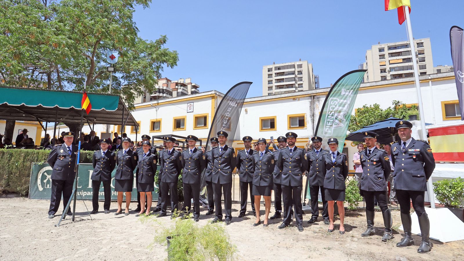 Entrega del Caballo de Oro en Jerez a la Unidad Especial de Caballería de la Policía Nacional.