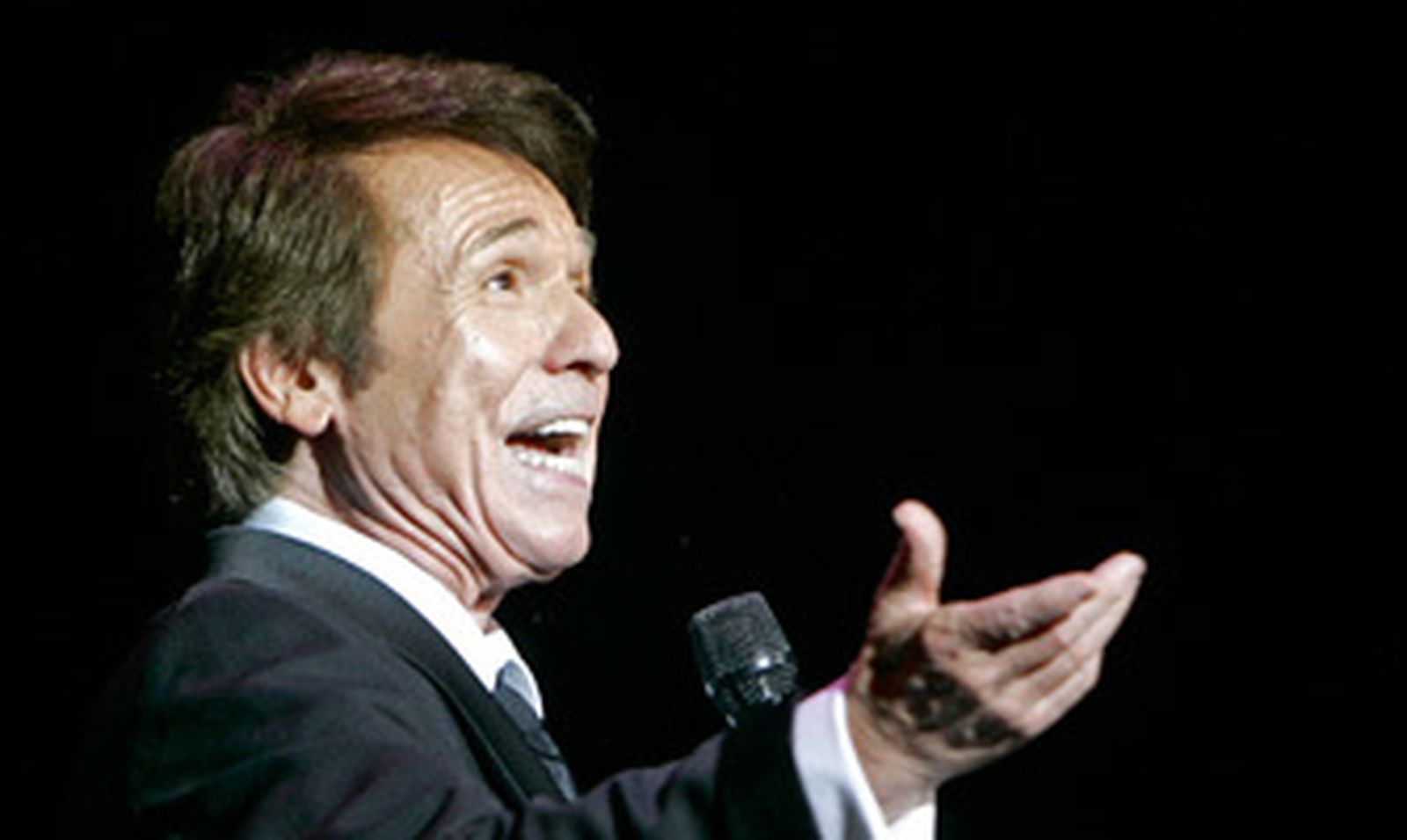 Raphael suspende por "razones médicas" su concierto en Espartinas